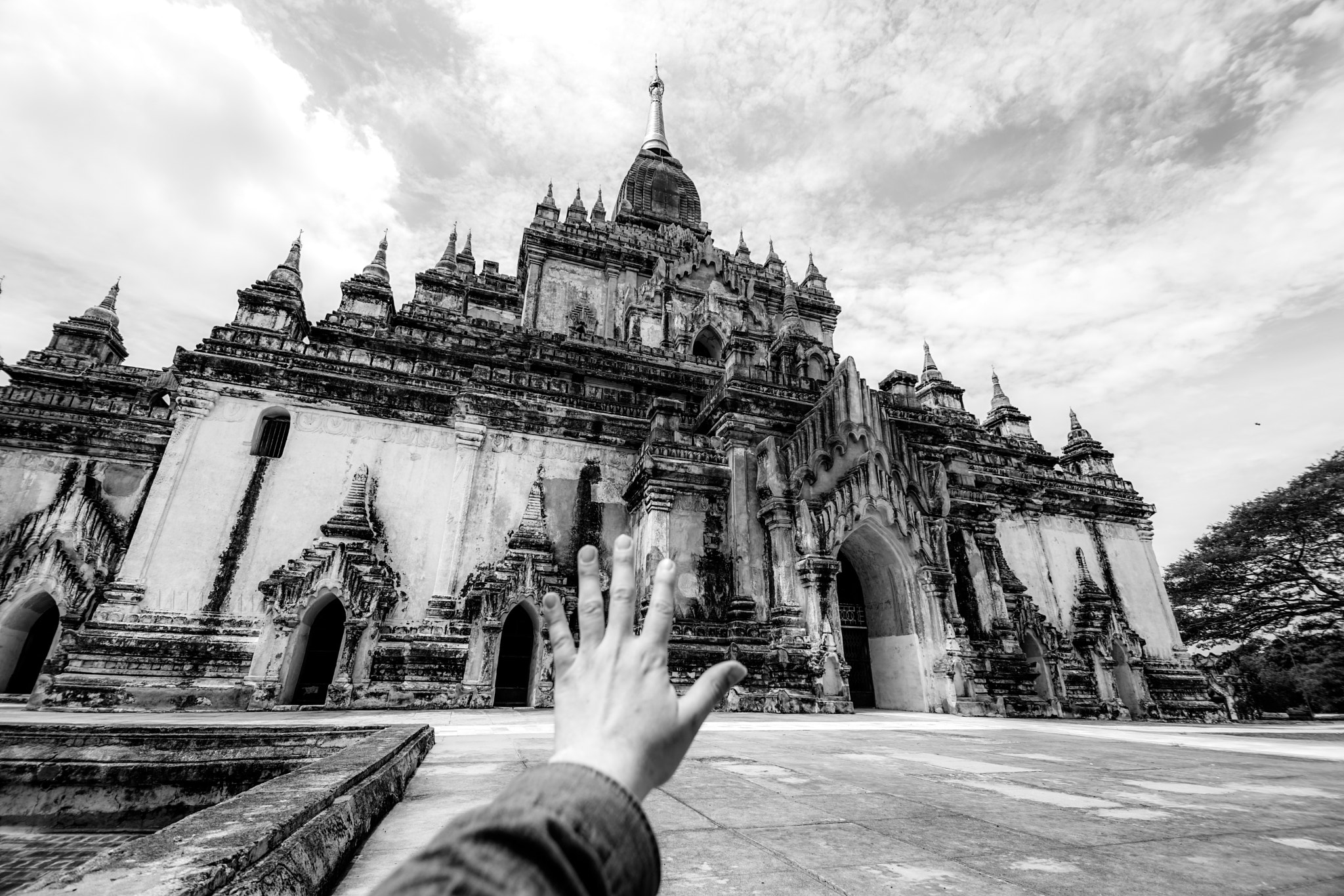 Sony a7 II + 20mm F2.8 sample photo. Selfie in bagan photography