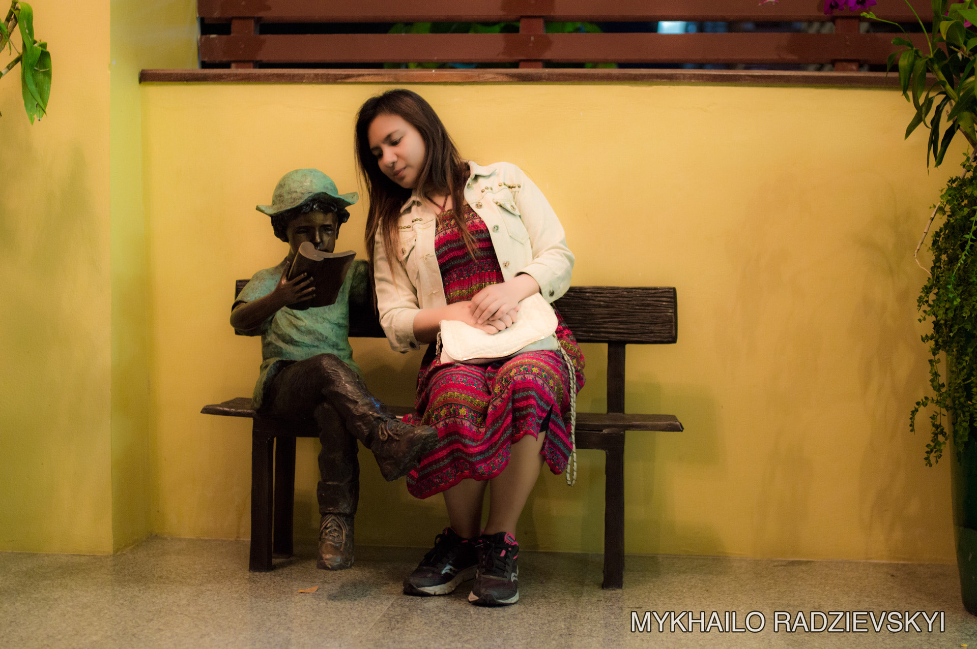 Nikon D3200 + Sigma 35mm F1.4 DG HSM Art sample photo. Lady interest photography