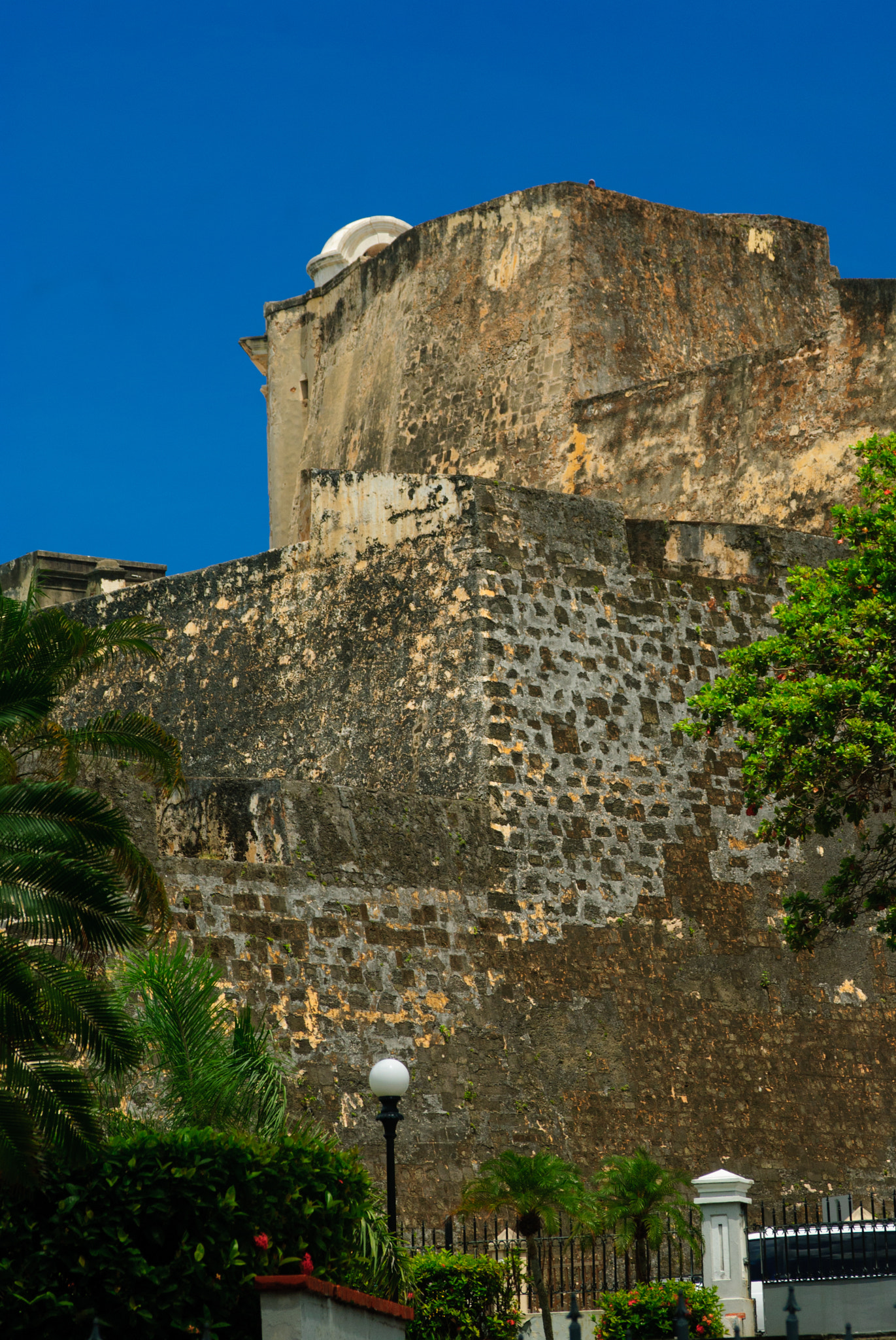 AF Zoom-Nikkor 28-105mm f/3.5-4.5D IF sample photo. Old san juan puerto rico san cristobal castle photography