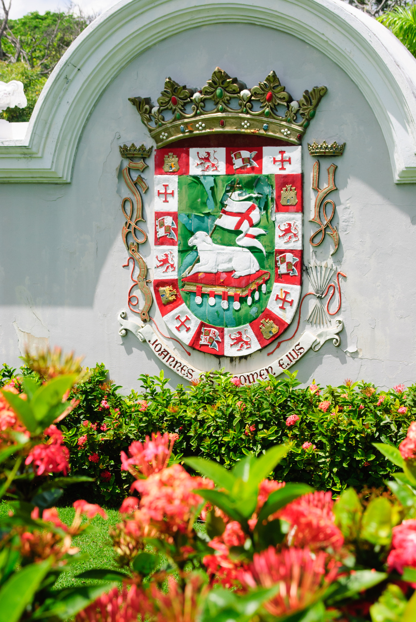 AF Zoom-Nikkor 28-105mm f/3.5-4.5D IF sample photo. Old san juan puerto rico shield photography