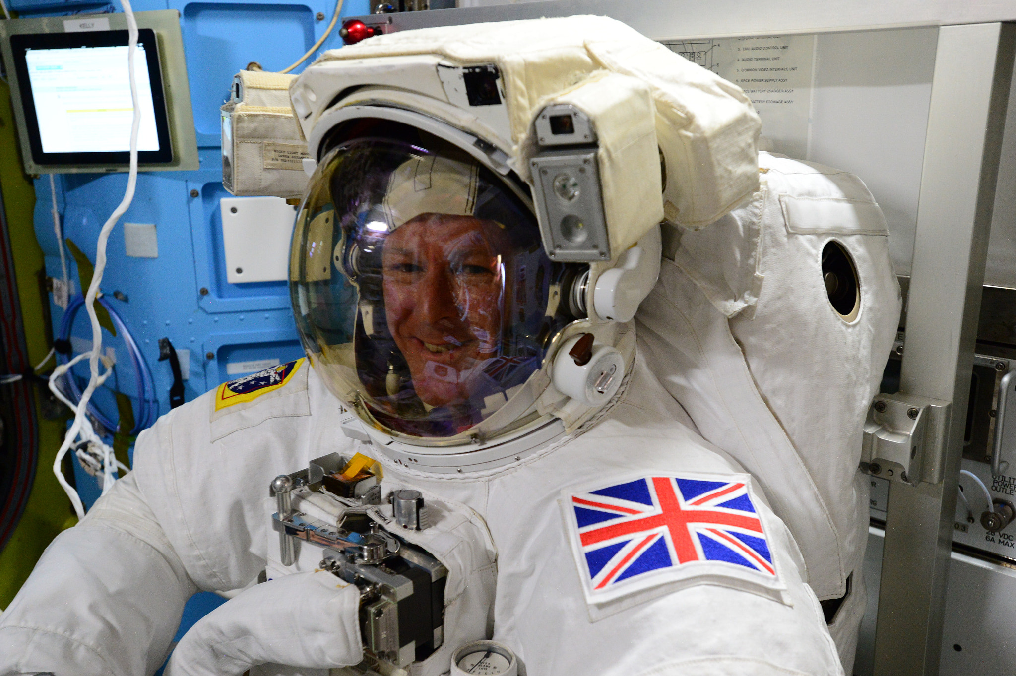 Nikon AF-S Nikkor 17-35mm F2.8D ED-IF sample photo. Tim peake prepares for fridays spacewalk photography
