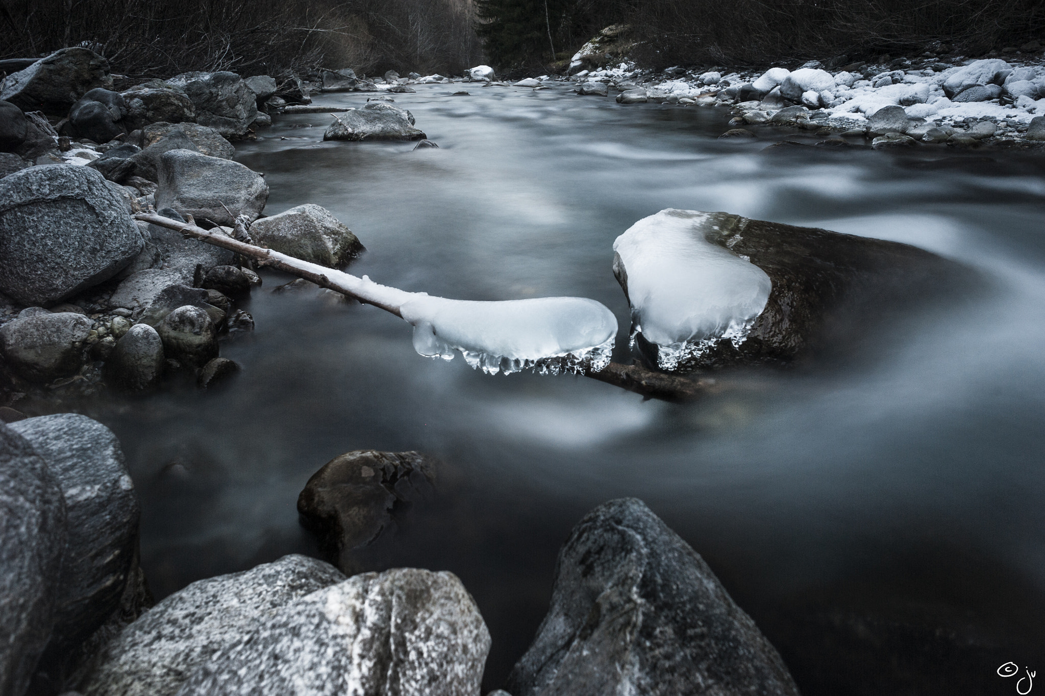 Nikon D3 + Nikon AF Nikkor 24mm F2.8D sample photo. Ice photography