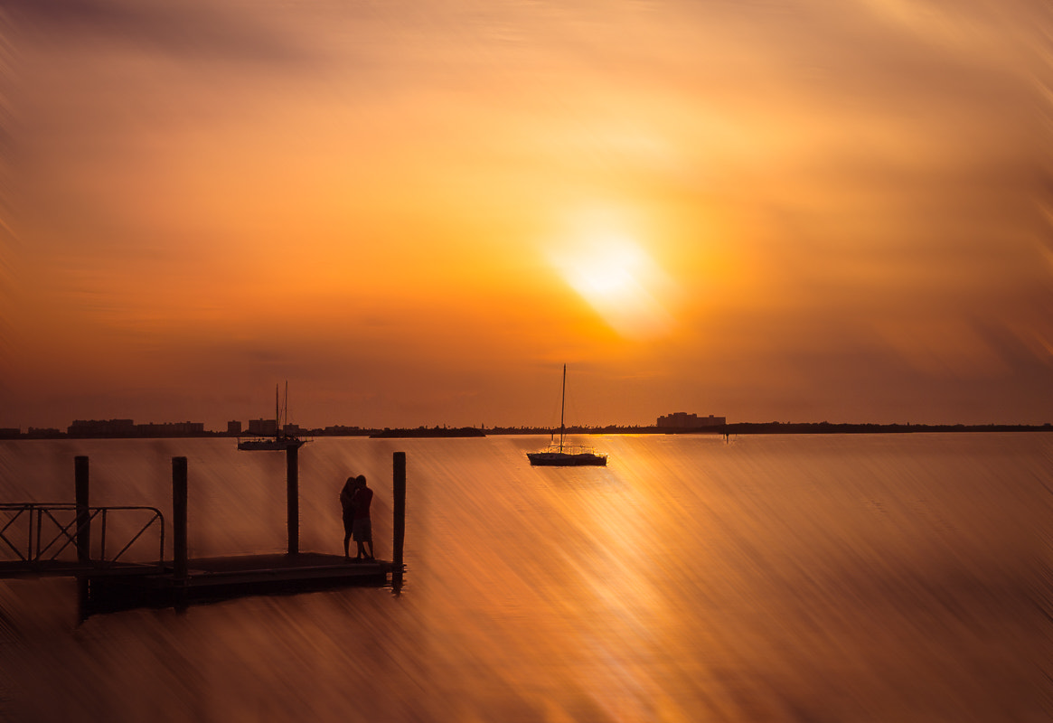 Olympus PEN E-P3 + LUMIX G 25/F1.7 sample photo. Sunset lovers photography