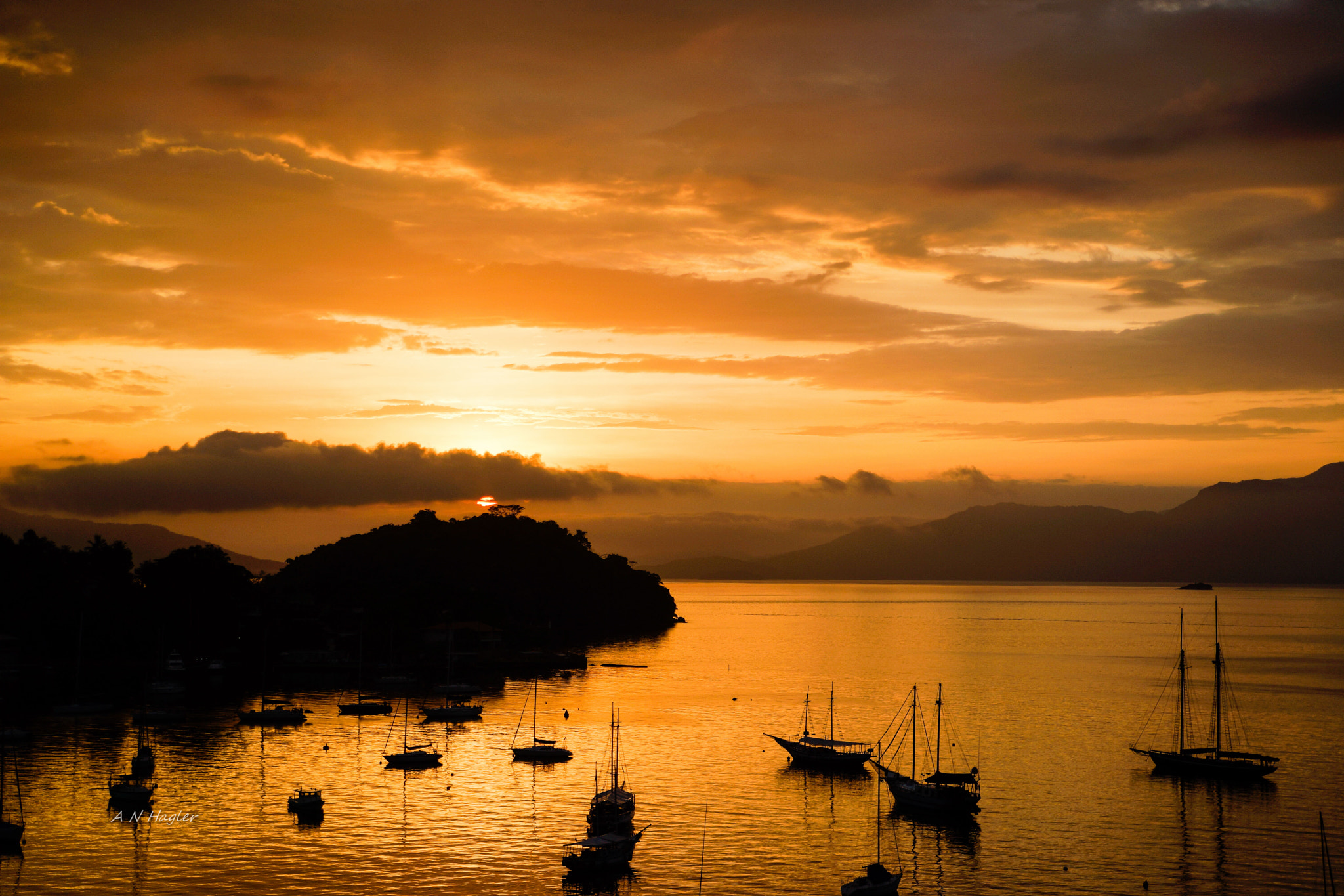 28-75mm F2.8 SAM sample photo. Angra dos reis sunrise under cloud photography