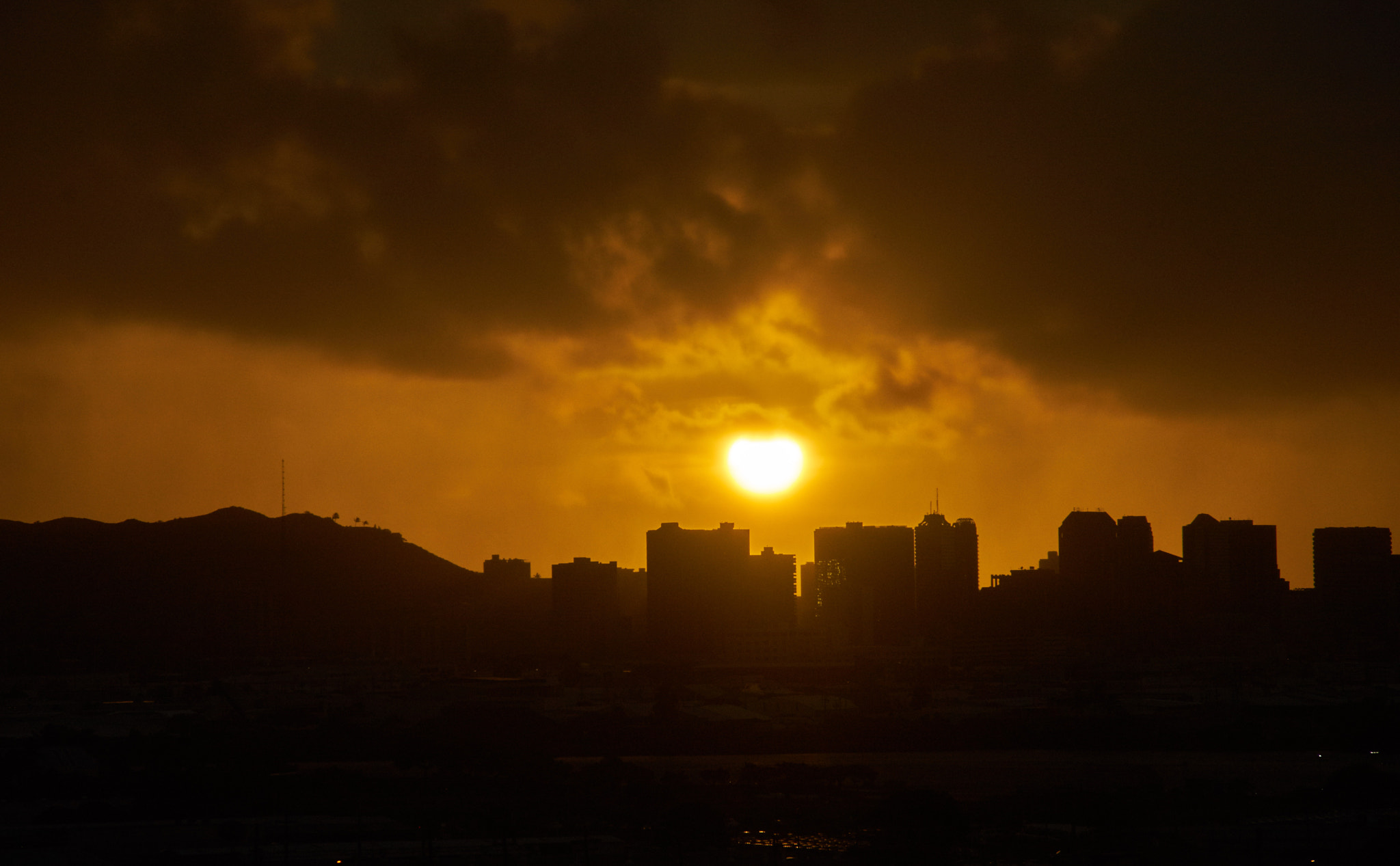 Sony a7 II + 70-200mm F2.8 sample photo. Sunrise over honolulu photography