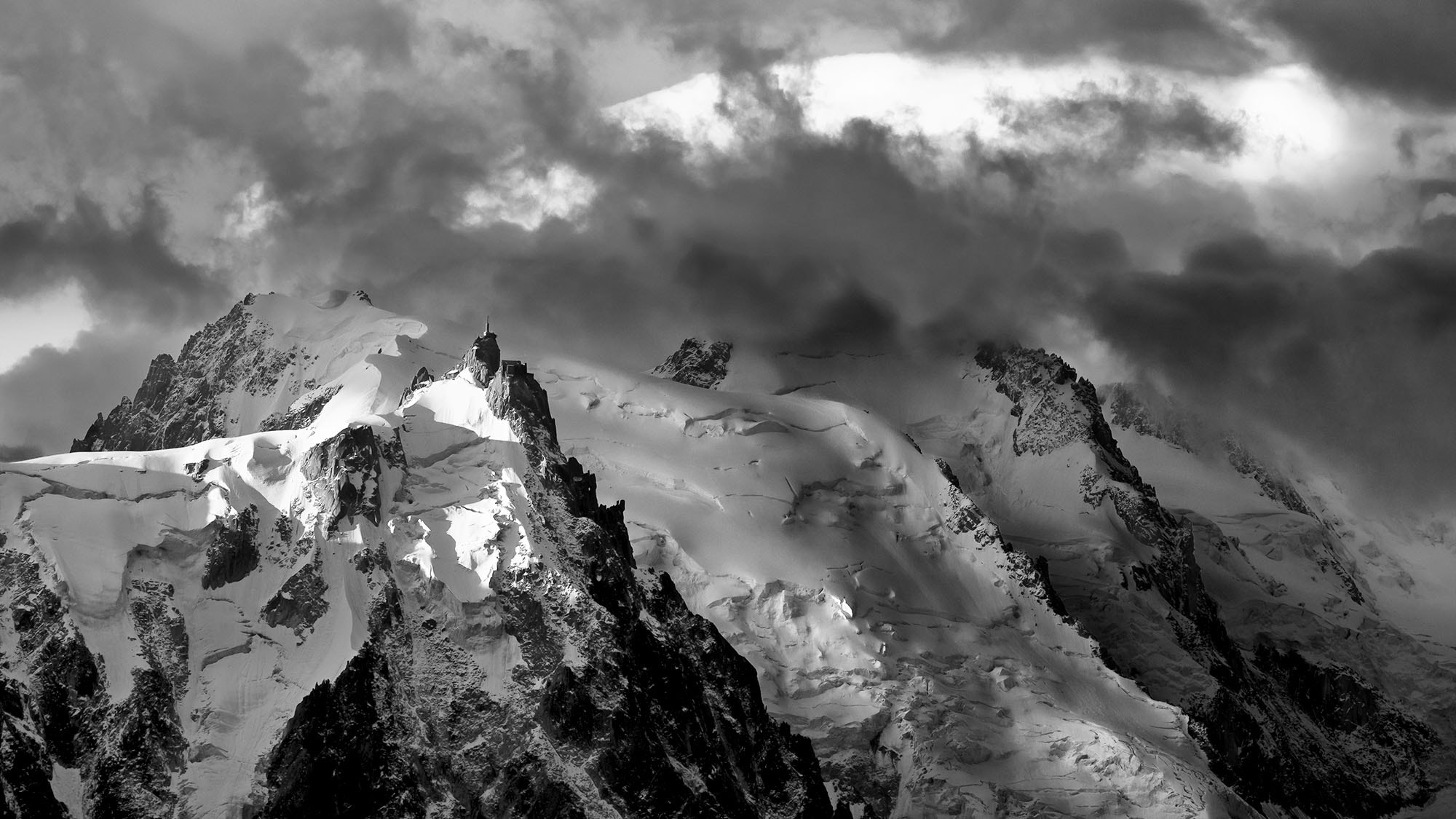 Sigma 120-400mm F4.5-5.6 DG OS HSM sample photo. L'aiguille en noir et blanc photography