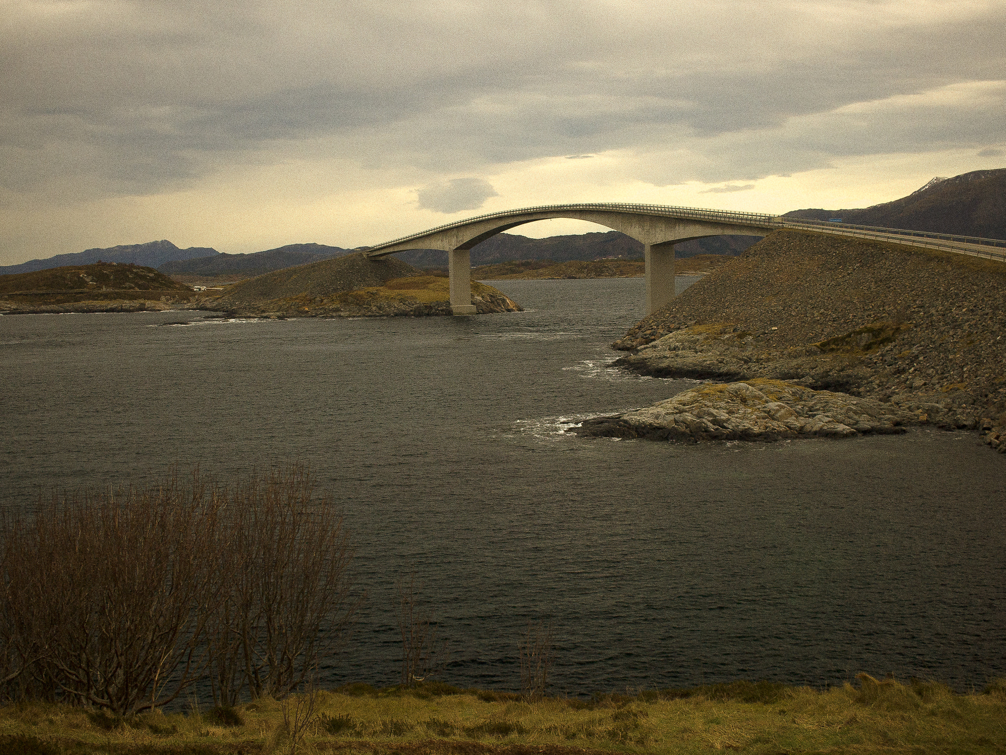 Canon EOS 550D (EOS Rebel T2i / EOS Kiss X4) sample photo. The atlantic road photography