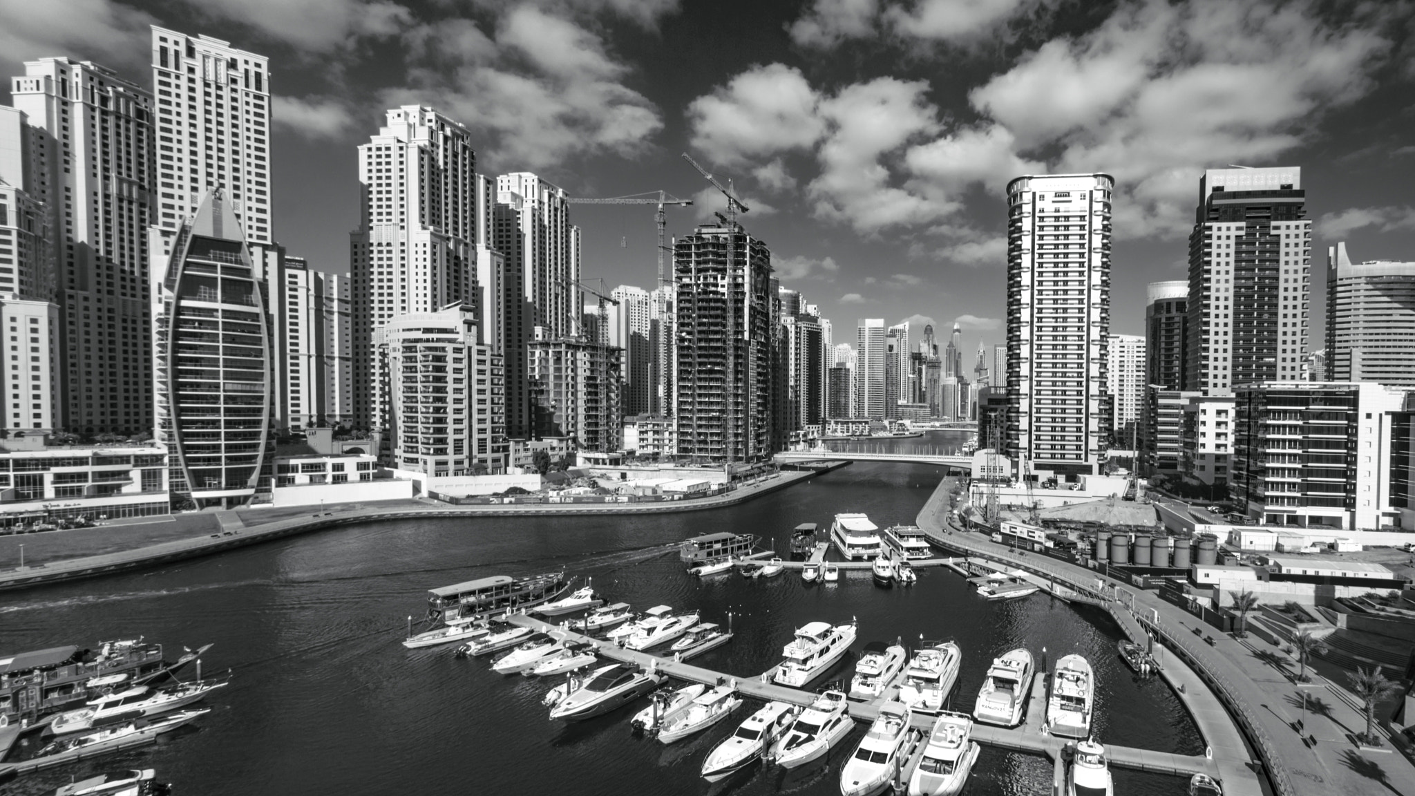Canon EF-S 10-18mm F4.5–5.6 IS STM sample photo. Dubai marina in black and white photography