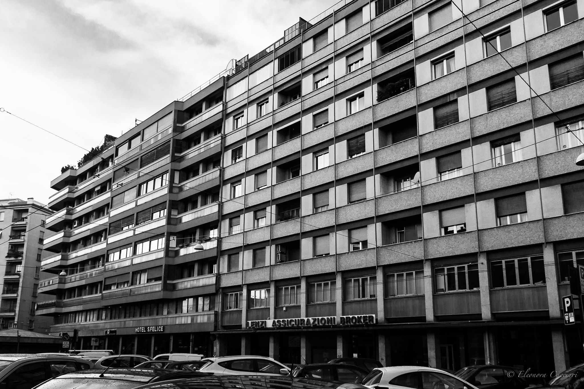 Canon EF-S 18-135mm F3.5-5.6 IS STM sample photo. Long building in bologna in via riva reno photography