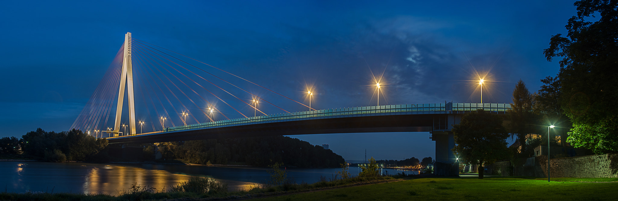 Nikon D3X + Sigma 18-35mm F3.5-4.5 Aspherical sample photo. Raiffeisenbrücke photography