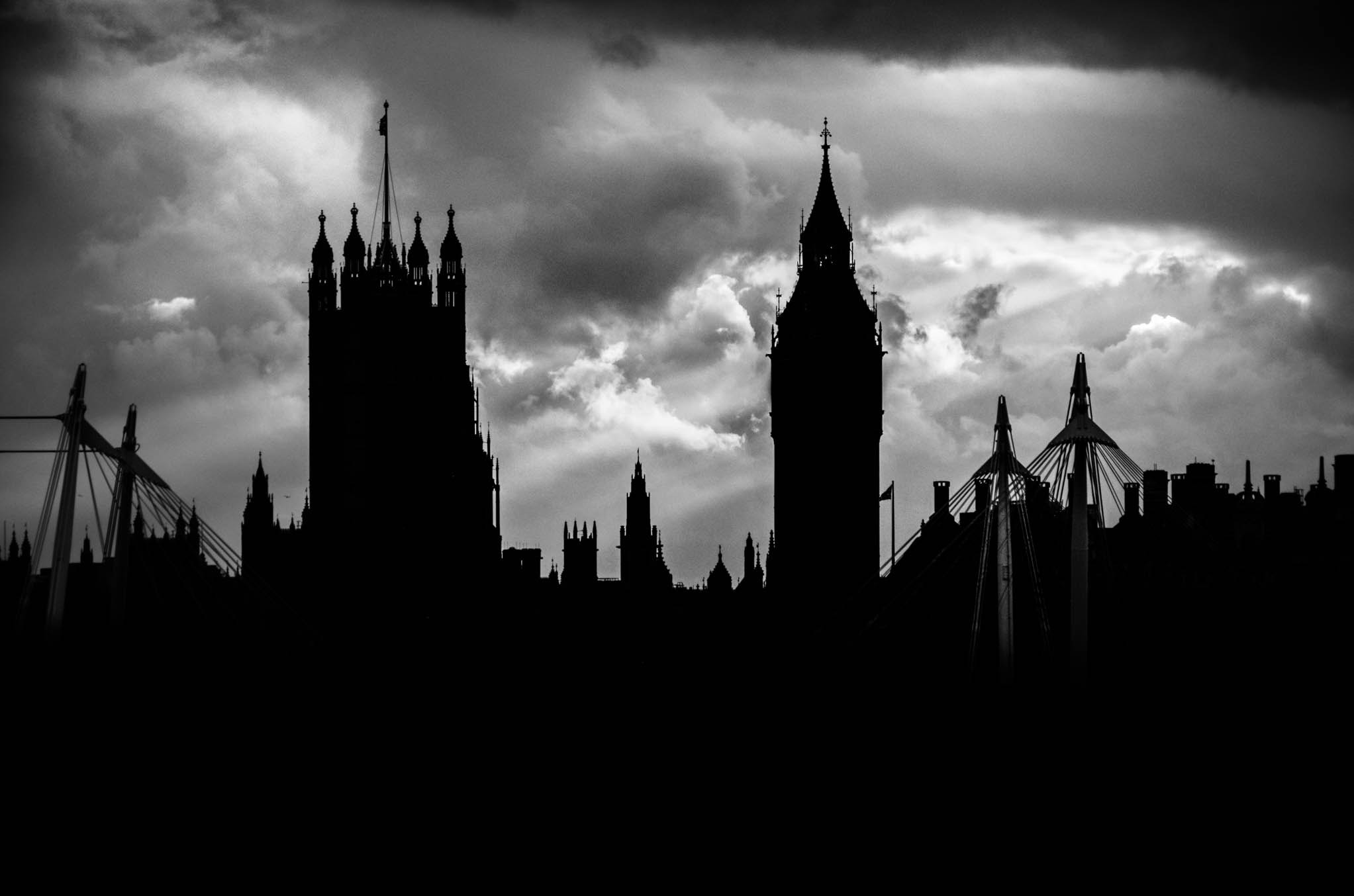 Pentax smc DA 50-200mm F4-5.6 ED sample photo. Silhouettes in the city photography
