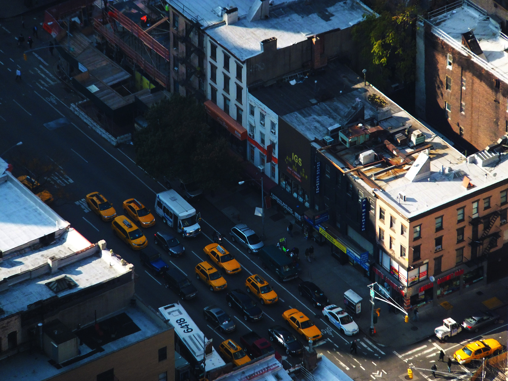 Fujifilm FinePix F600 EXR sample photo. New york streets and taxis from abov photography