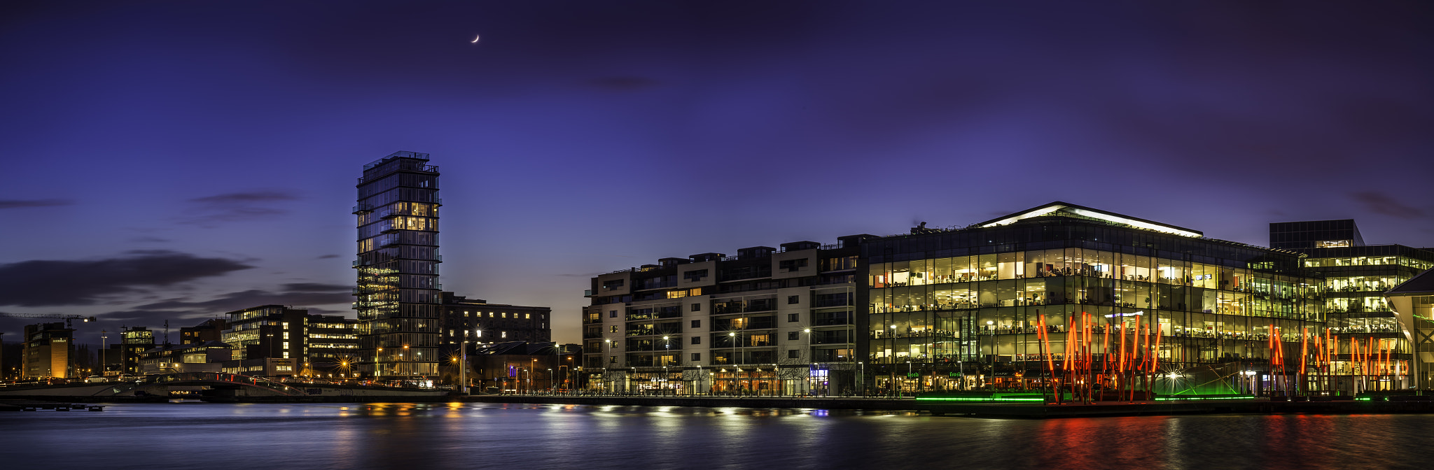 AF Zoom-Nikkor 28-70mm f/3.5-4.5 sample photo. Grand canal square photography