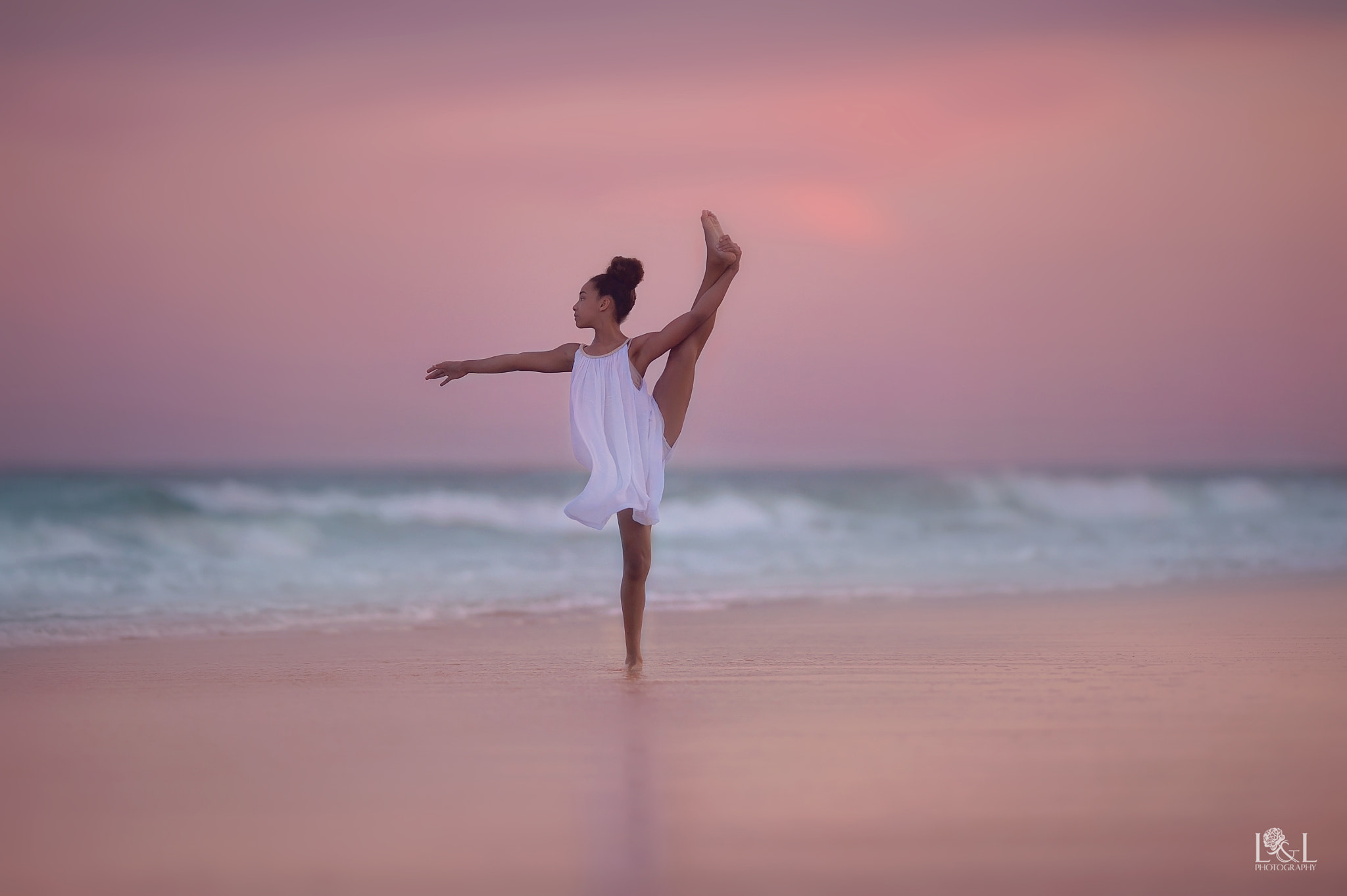 Nikon AF-S Nikkor 200mm F2G ED-IF VR sample photo. Never miss a chance to dance photography