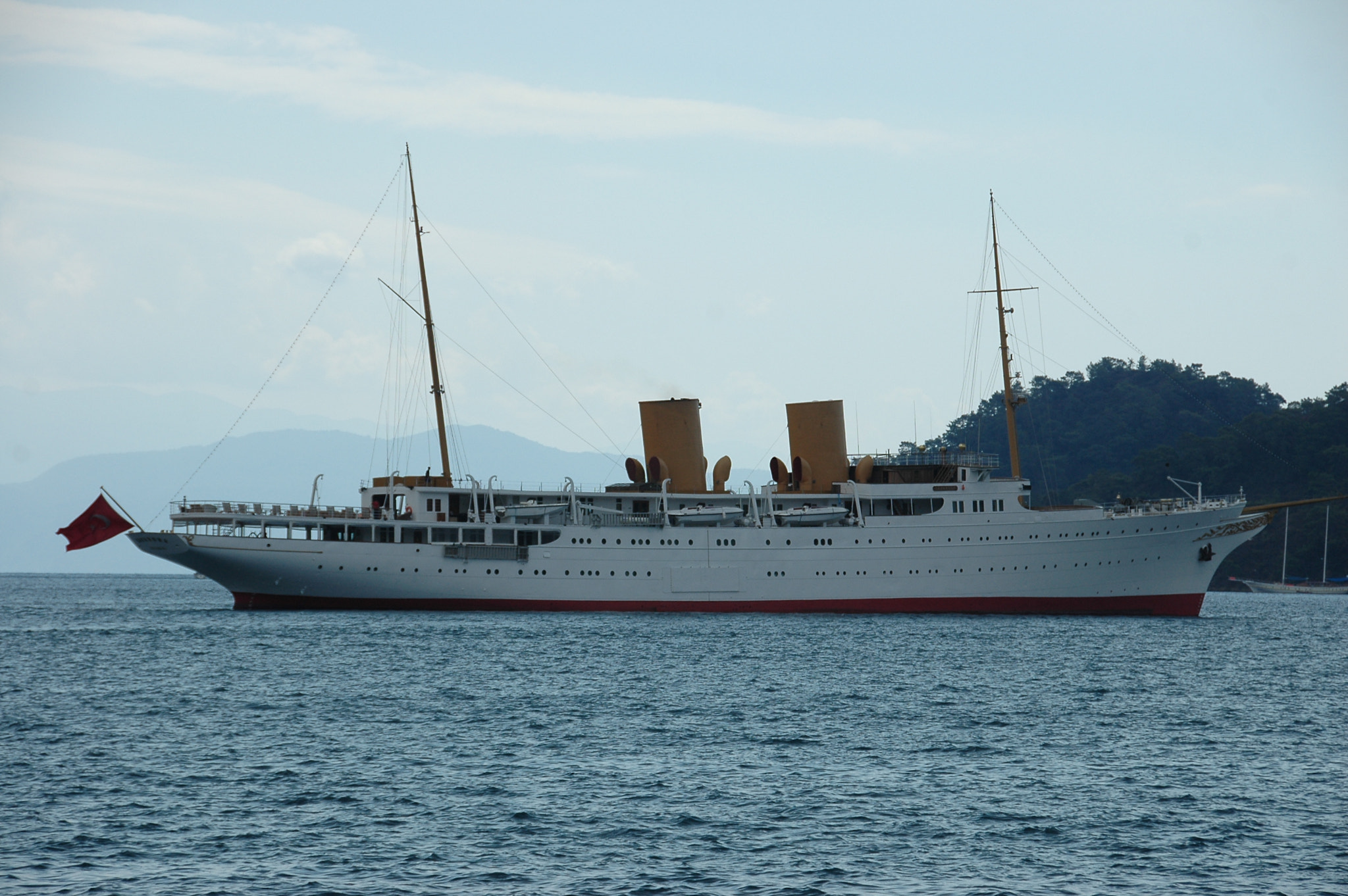 Nikon D70 sample photo. Atatürk'ün yatı savarona photography