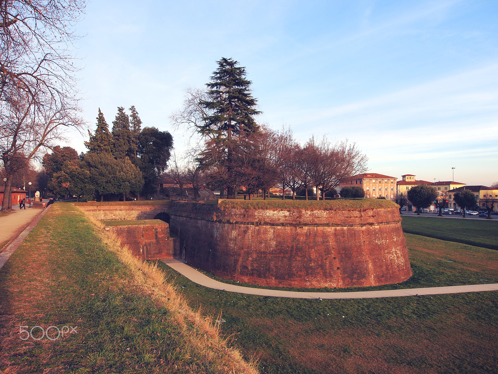 Olympus Zuiko Digital ED 9-18mm F4.0-5.6 sample photo. Lucca walls photography