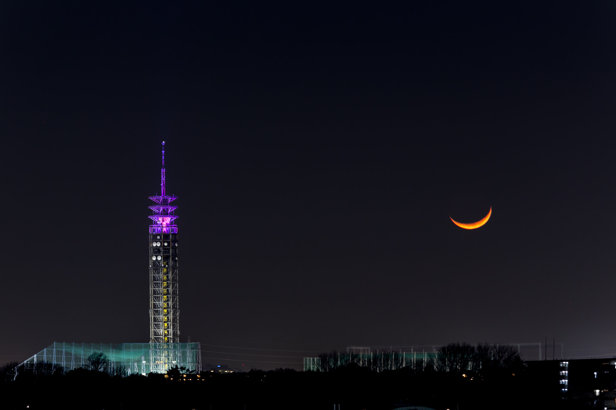 Canon EF 70-200mm F4L USM sample photo. Tower moon photography