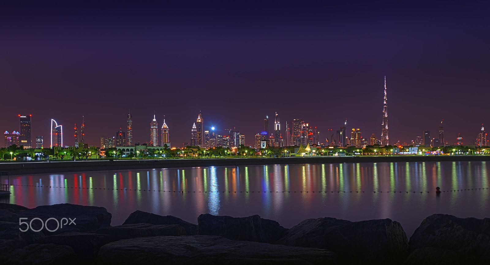 Nikon AF-S Nikkor 400mm F2.8D ED-IF II sample photo. Dubai by night photography