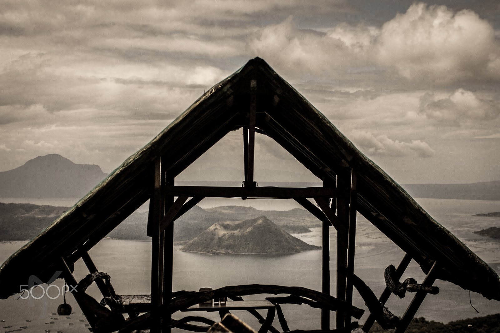 Canon EOS 450D (EOS Rebel XSi / EOS Kiss X2) + Sigma 24-70mm F2.8 EX DG Macro sample photo. Taal volcano photography