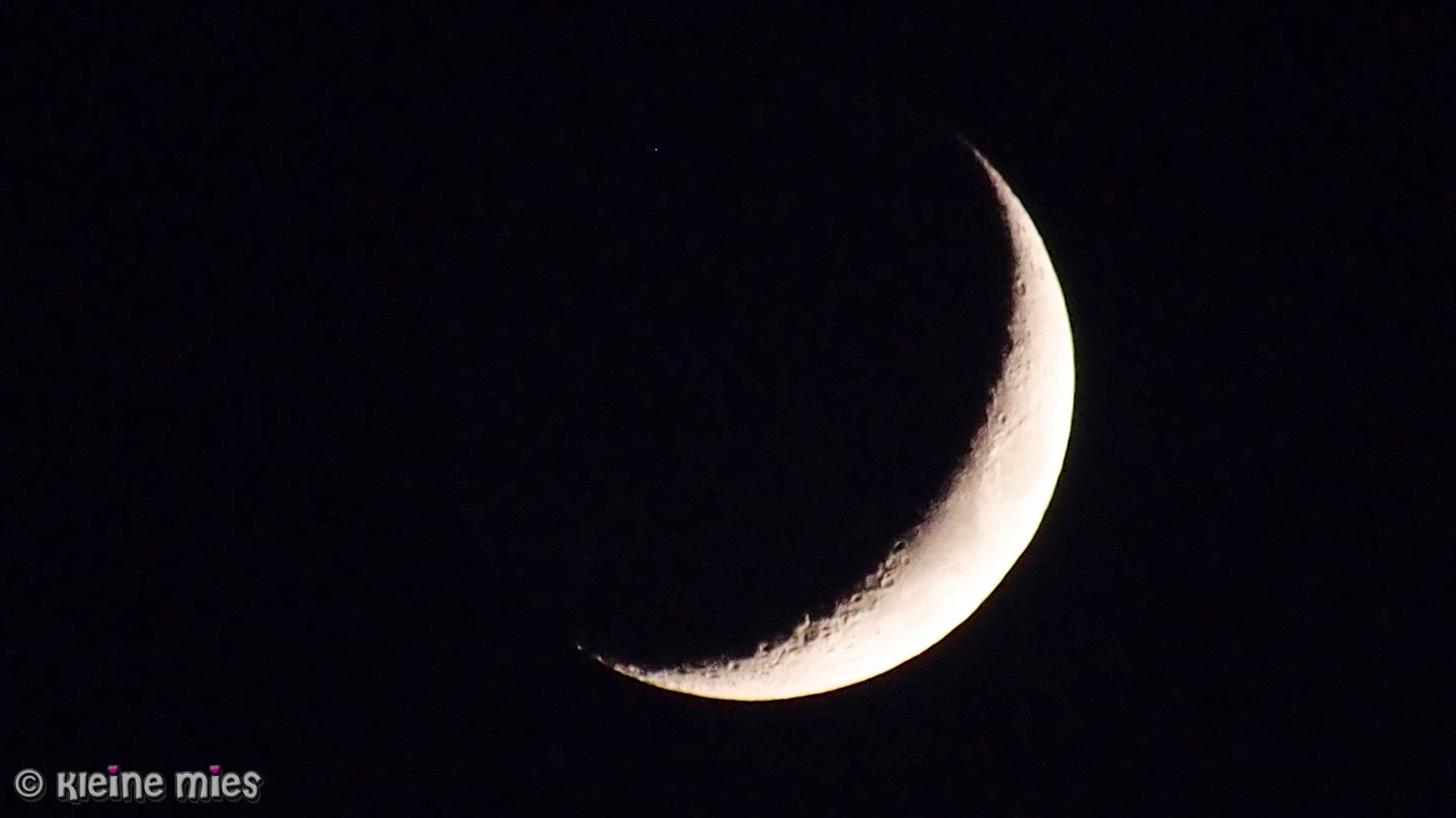 Olympus OM-D E-M5 sample photo. New moon light photography