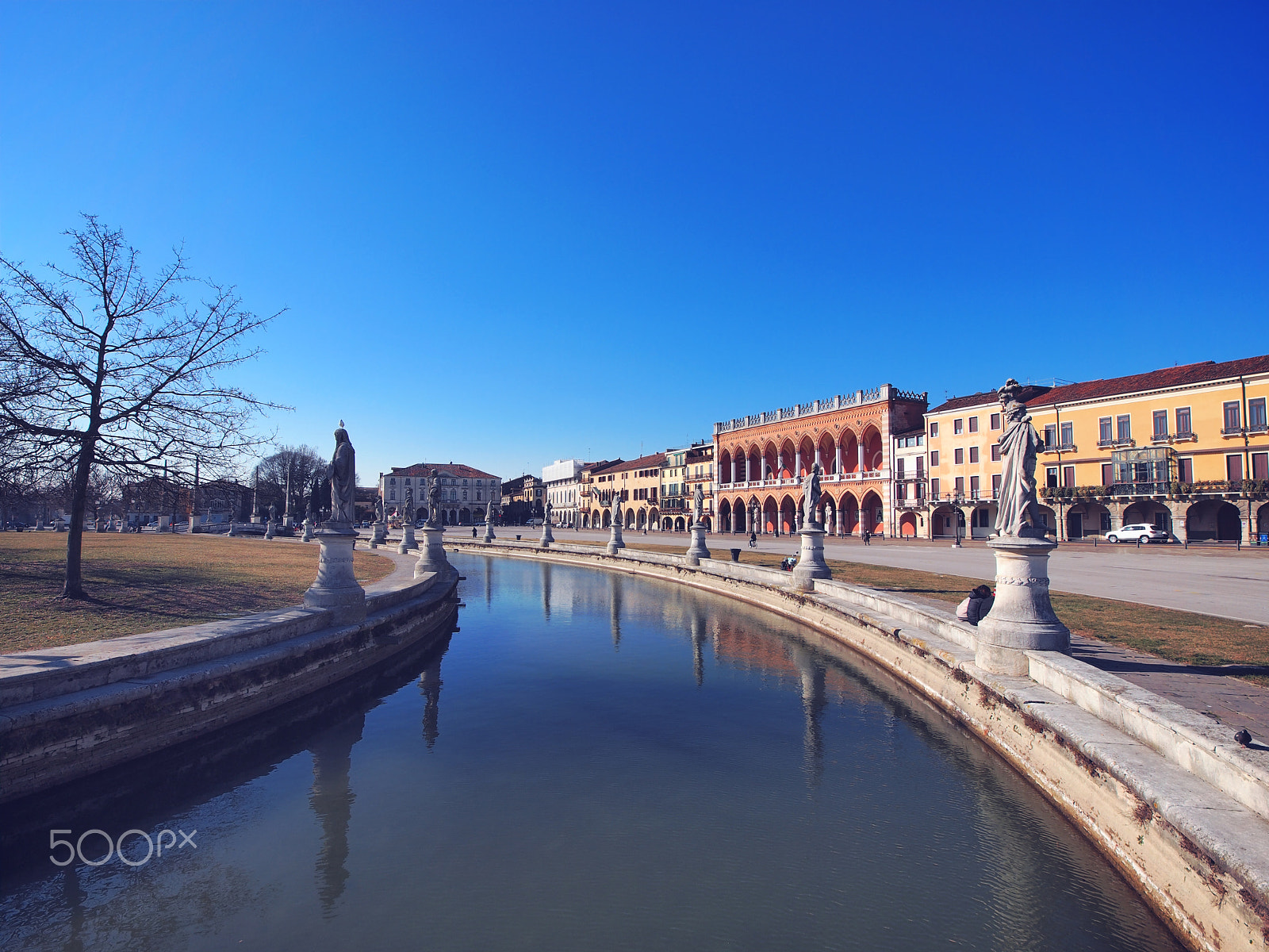 Olympus Zuiko Digital ED 9-18mm F4.0-5.6 sample photo. Big square in padua photography