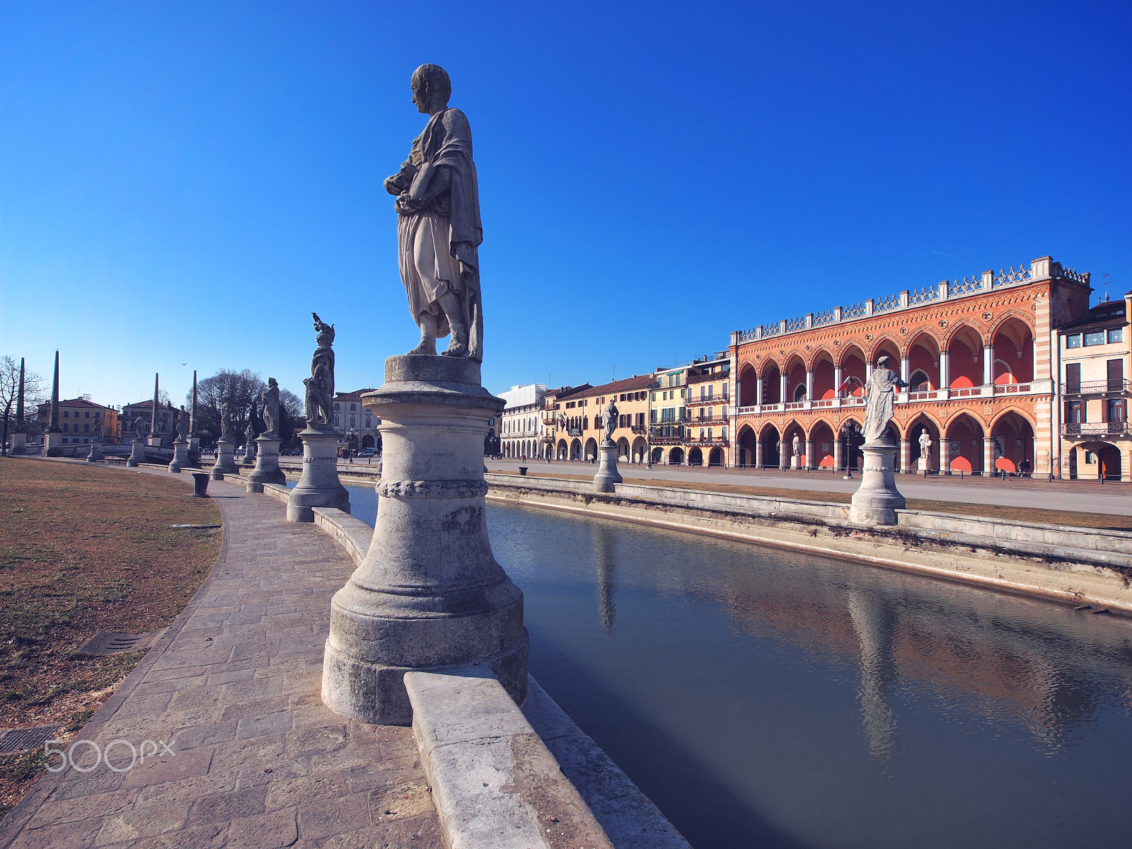 Olympus Zuiko Digital ED 9-18mm F4.0-5.6 sample photo. Big square in padua photography