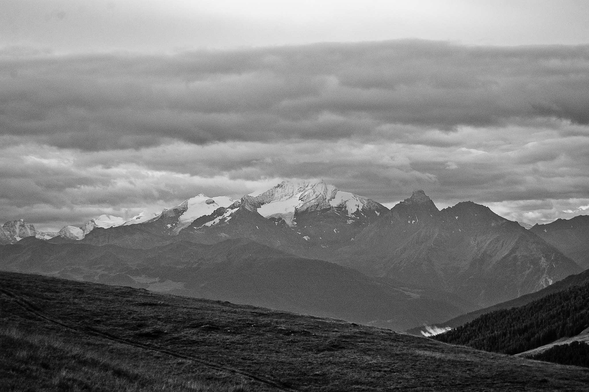 AF Zoom-Nikkor 28-80mm f/3.5-5.6D sample photo. The storm is coming photography