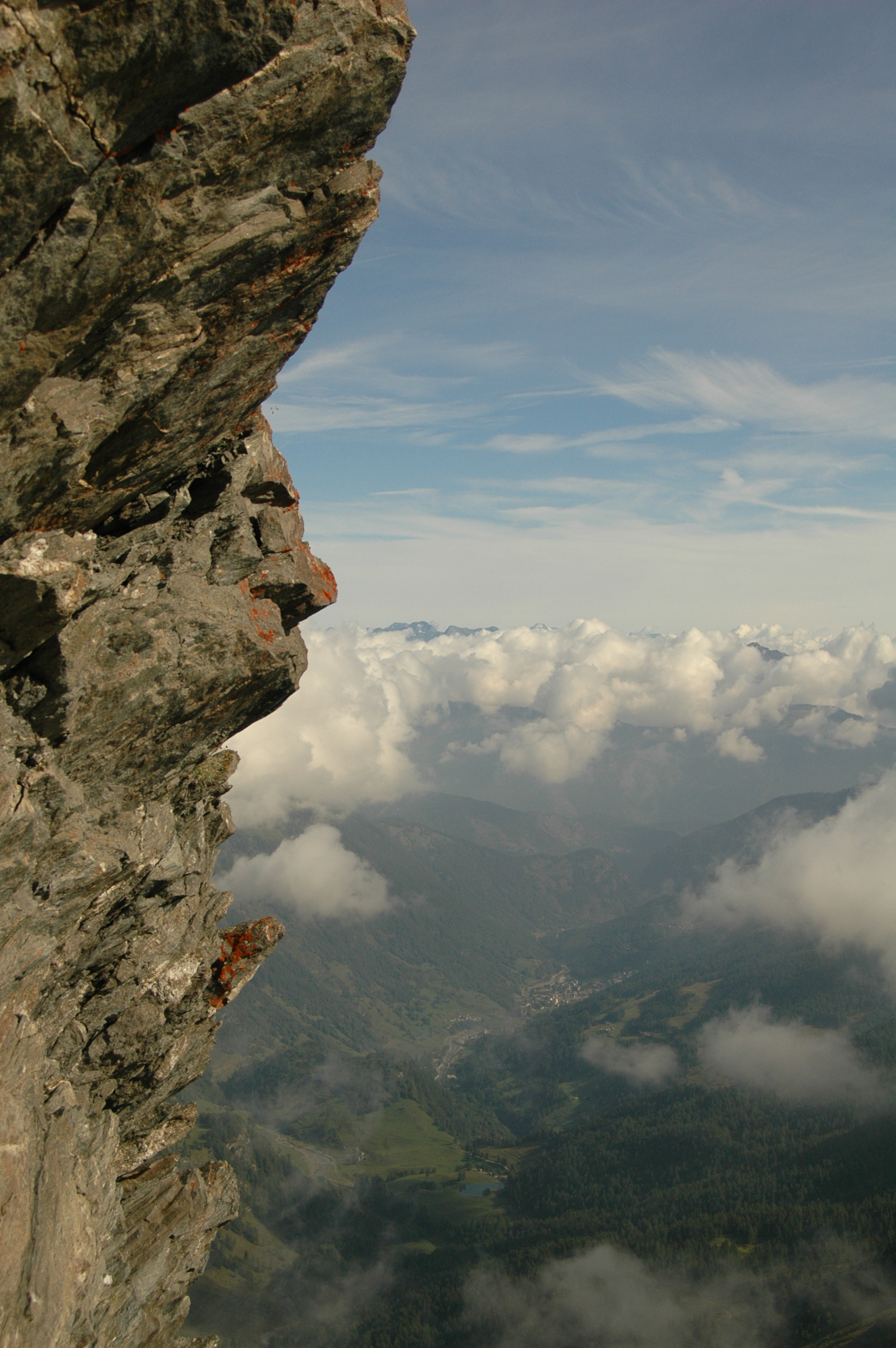AF Zoom-Nikkor 28-80mm f/3.5-5.6D sample photo. Hang on the rocks photography