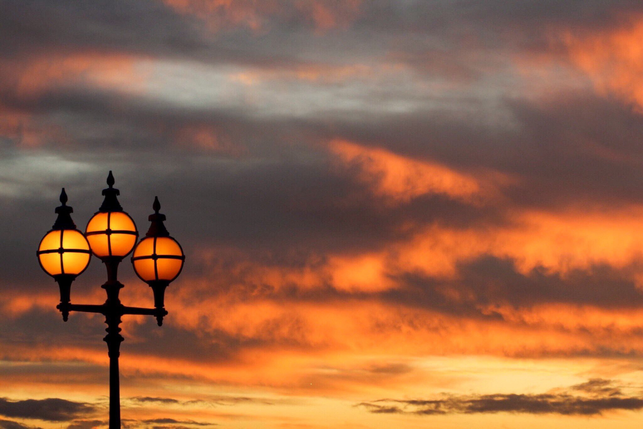 Canon EF 100mm F2.8 Macro USM sample photo. London skies photography