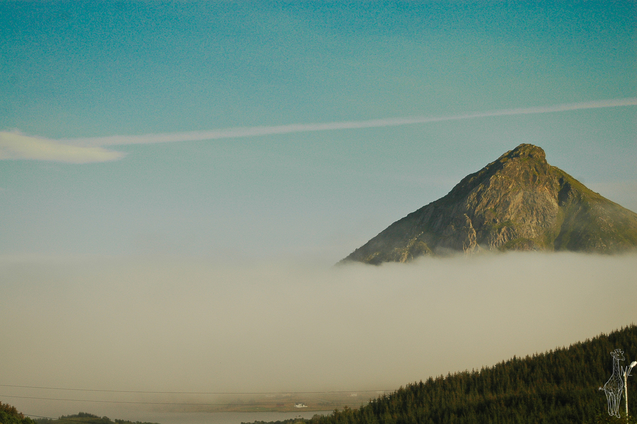 AF Zoom-Nikkor 28-80mm f/3.5-5.6D sample photo. Over the clouds photography