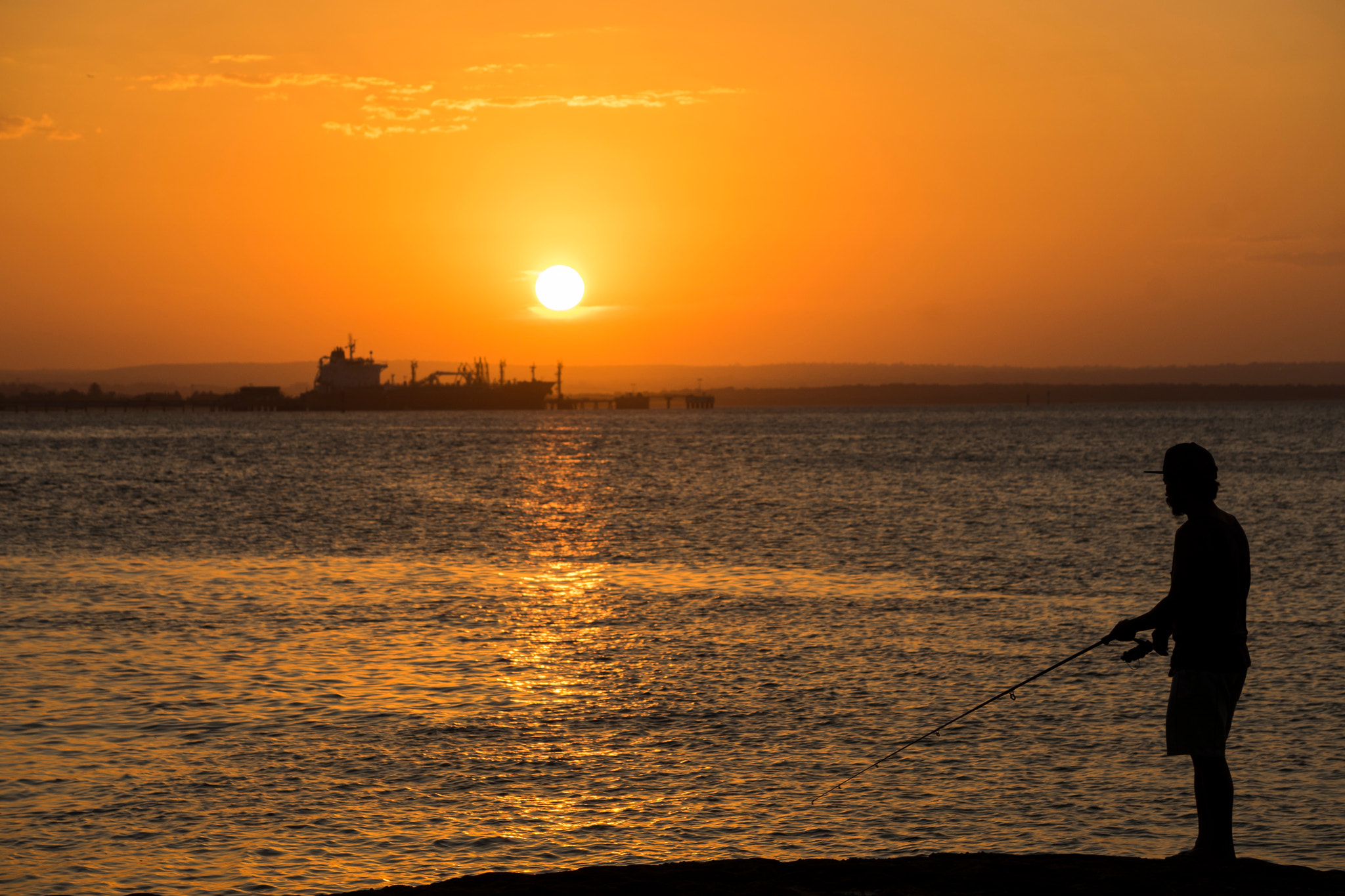 Sony a7 + Sony E 55-210mm F4.5-6.3 OSS sample photo. Fishing for the sunset photography