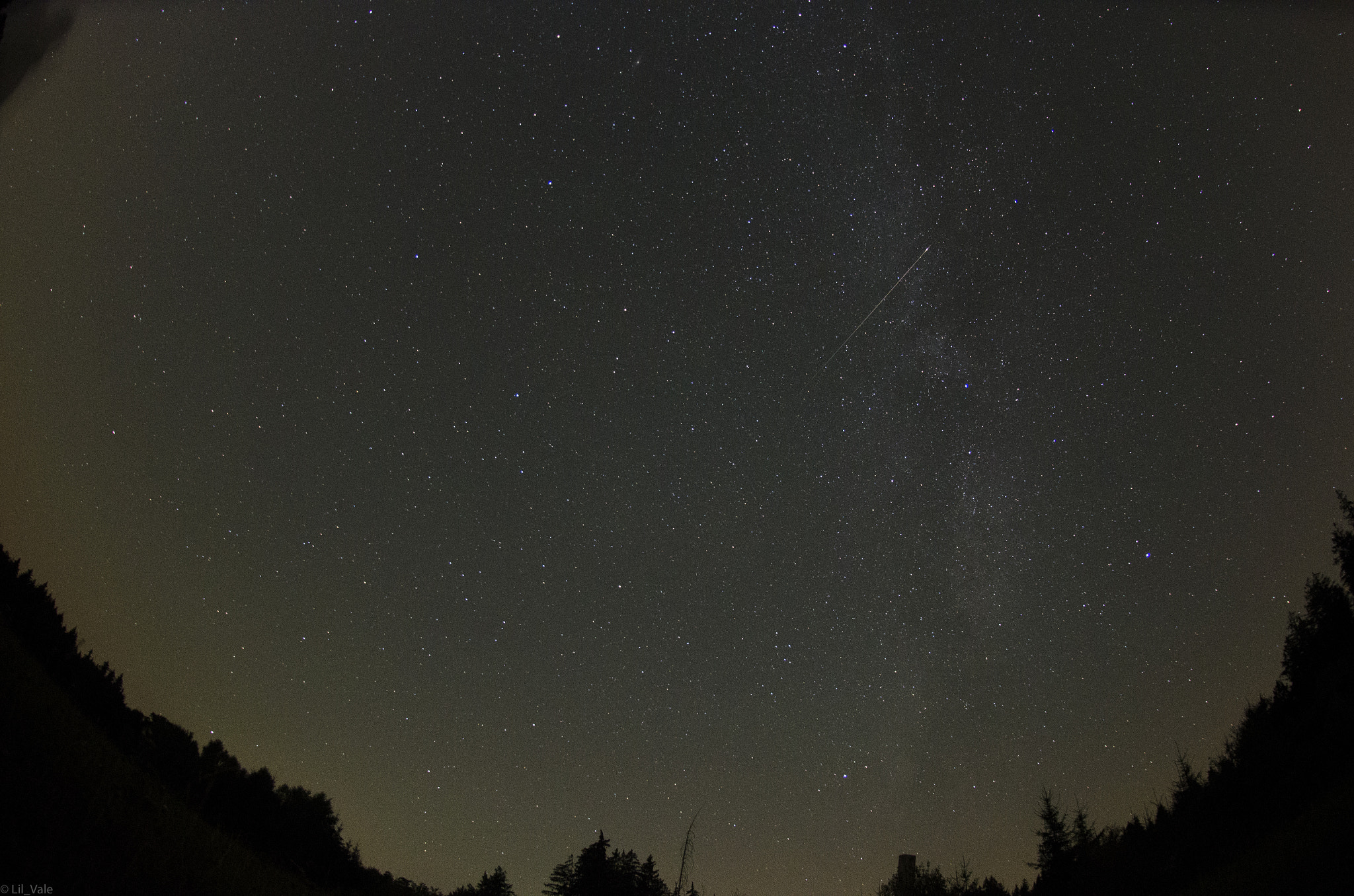 Nikon AF DX Fisheye-Nikkor 10.5mm F2.8G ED sample photo. A star flash photography