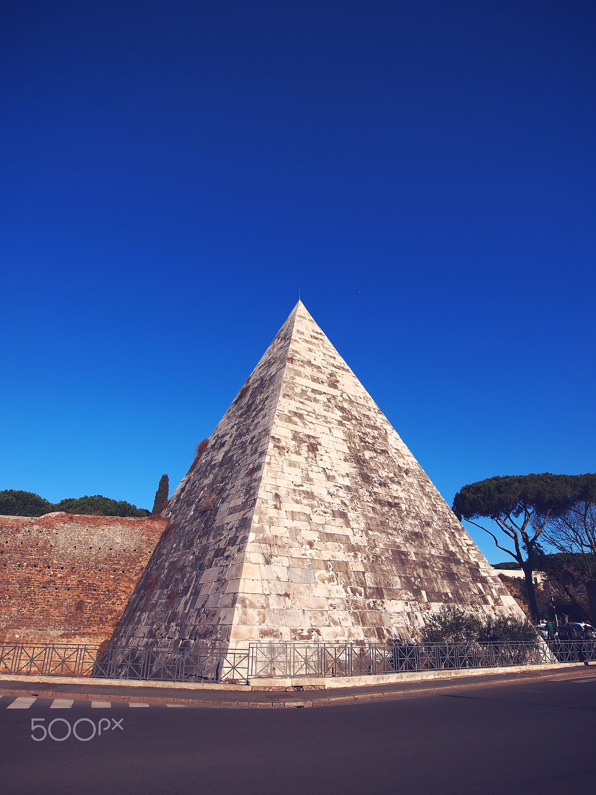 Olympus PEN E-PL1 + Olympus Zuiko Digital ED 9-18mm F4.0-5.6 sample photo. Pyramide in rome photography