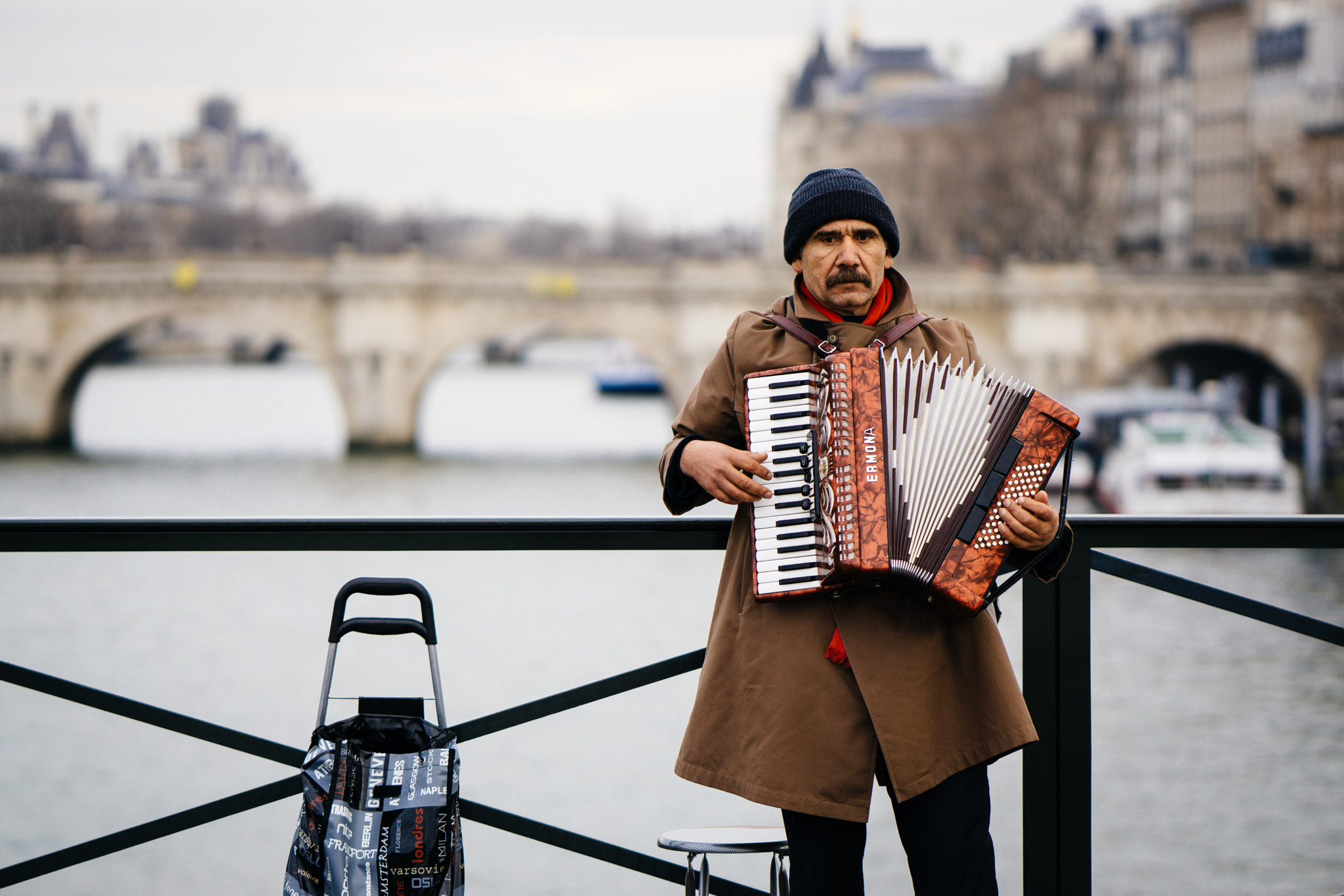Sony a6000 + ZEISS Batis 85mm F1.8 sample photo. Accordeon player photography