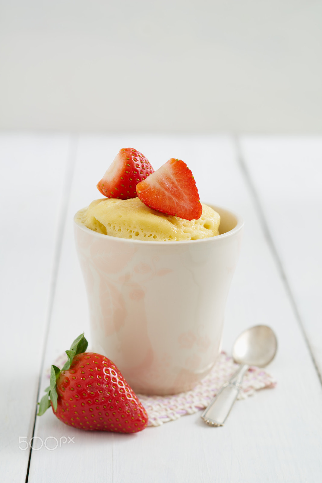 90mm F2.8 sample photo. Mug cake photography