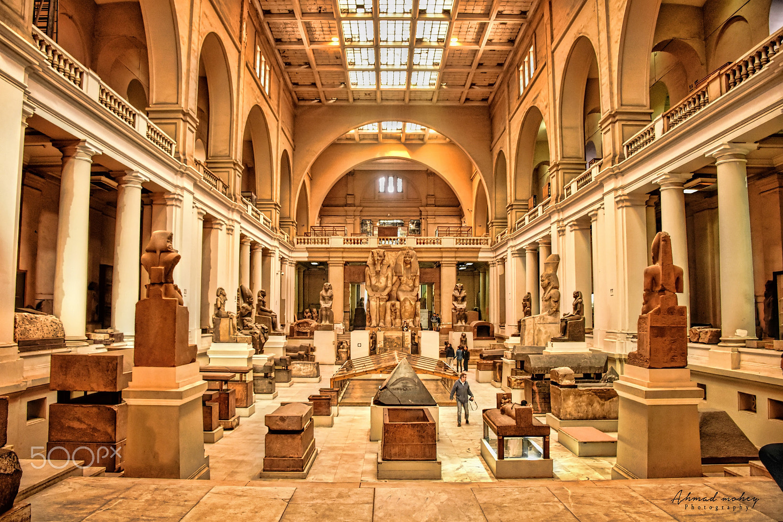 AF Zoom-Nikkor 80-200mm f/4.5-5.6D sample photo. Egyptian museum hall photography
