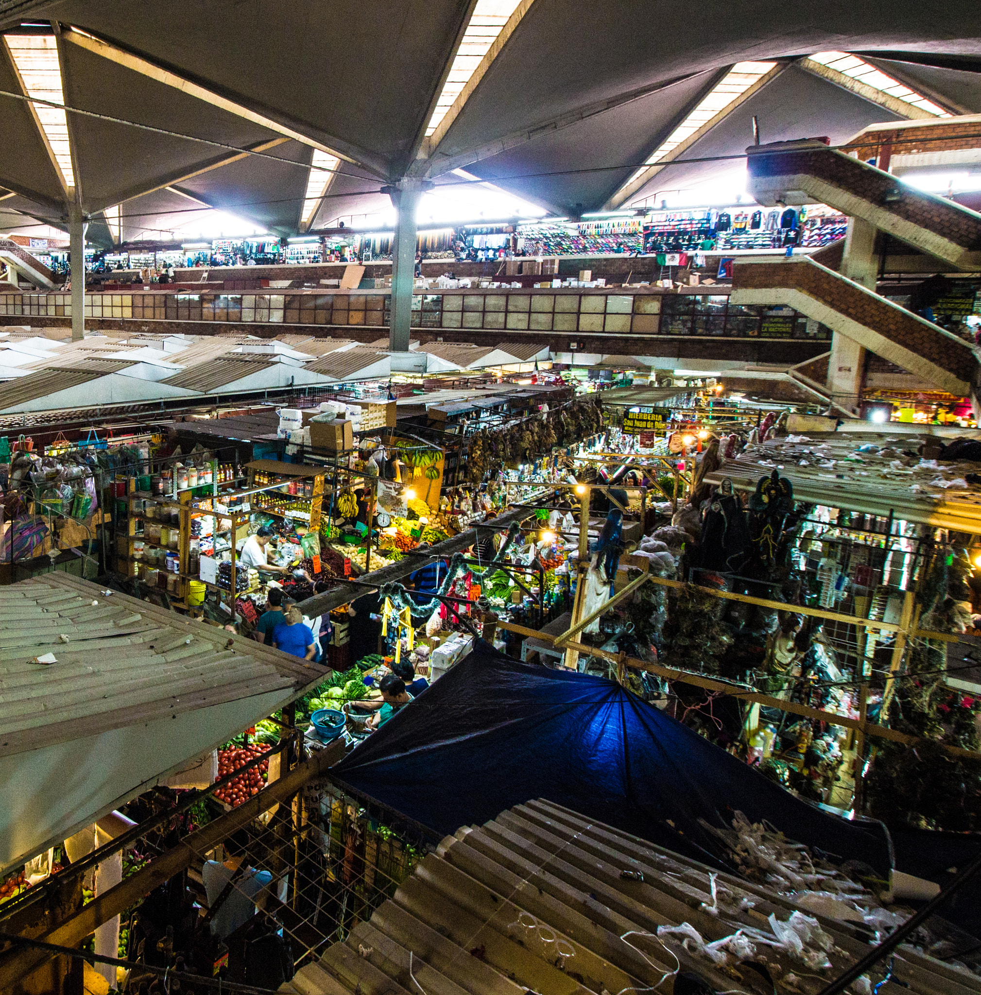 Canon EF-S 10-18mm F4.5–5.6 IS STM sample photo. Mercado de san juan de dios photography