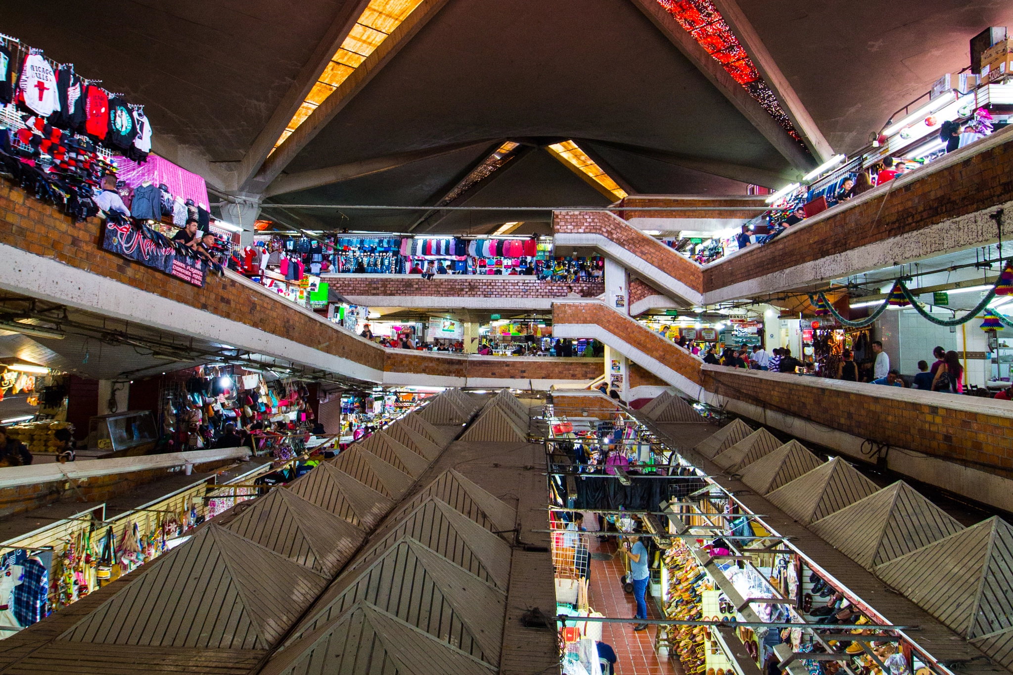 Canon EF-S 10-18mm F4.5–5.6 IS STM sample photo. Mercado de san juan de dios photography