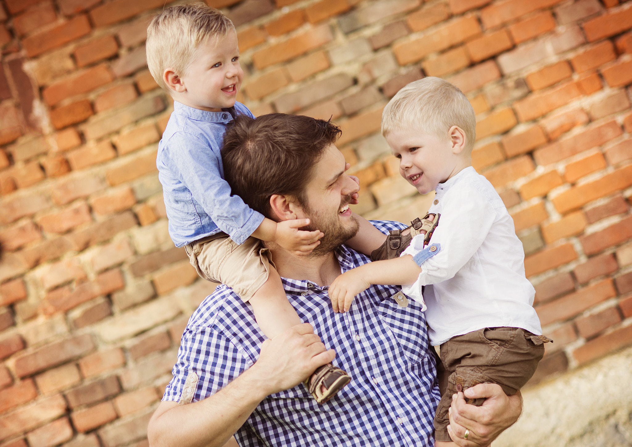 Nikon D4S + Nikon AF Nikkor 85mm F1.8D sample photo. Father with sons relaxing together in nature photography