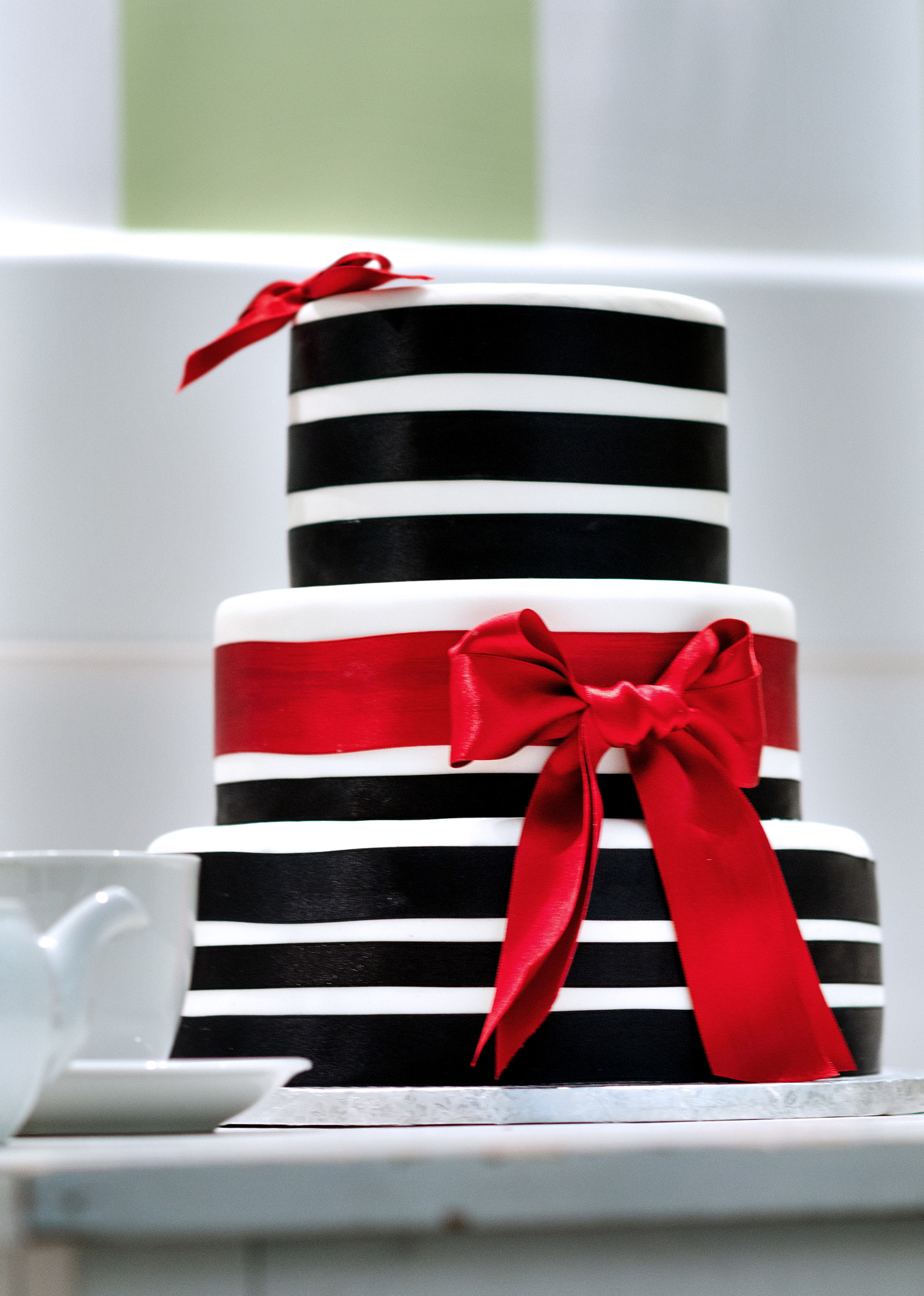 Nikon D5100 + Sigma 85mm F1.4 EX DG HSM sample photo. A wonderful cake photography