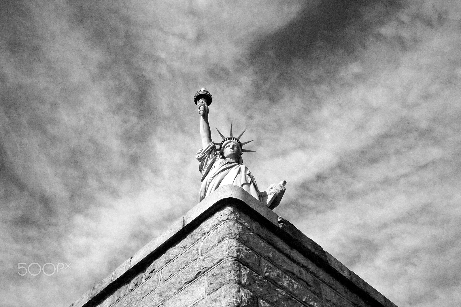 Olympus PEN E-PL1 + Panasonic Lumix G 20mm F1.7 ASPH sample photo. Lady liberty photography