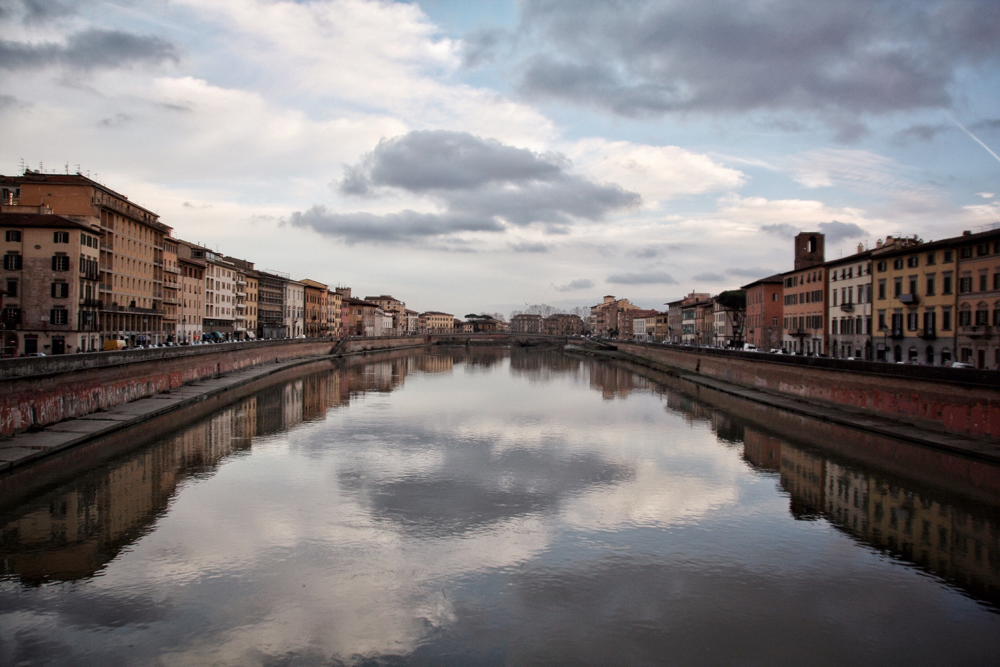 Canon EOS 450D (EOS Rebel XSi / EOS Kiss X2) + Canon EF 50mm f/1.8 sample photo. Arno river,pisa-italy photography