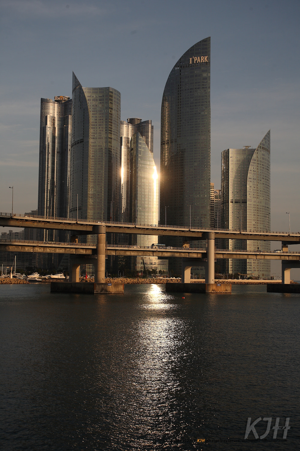 Canon EOS 5D + Canon EF 35-70mm f/3.5-4.5A sample photo. Haeundae marine city 3 photography