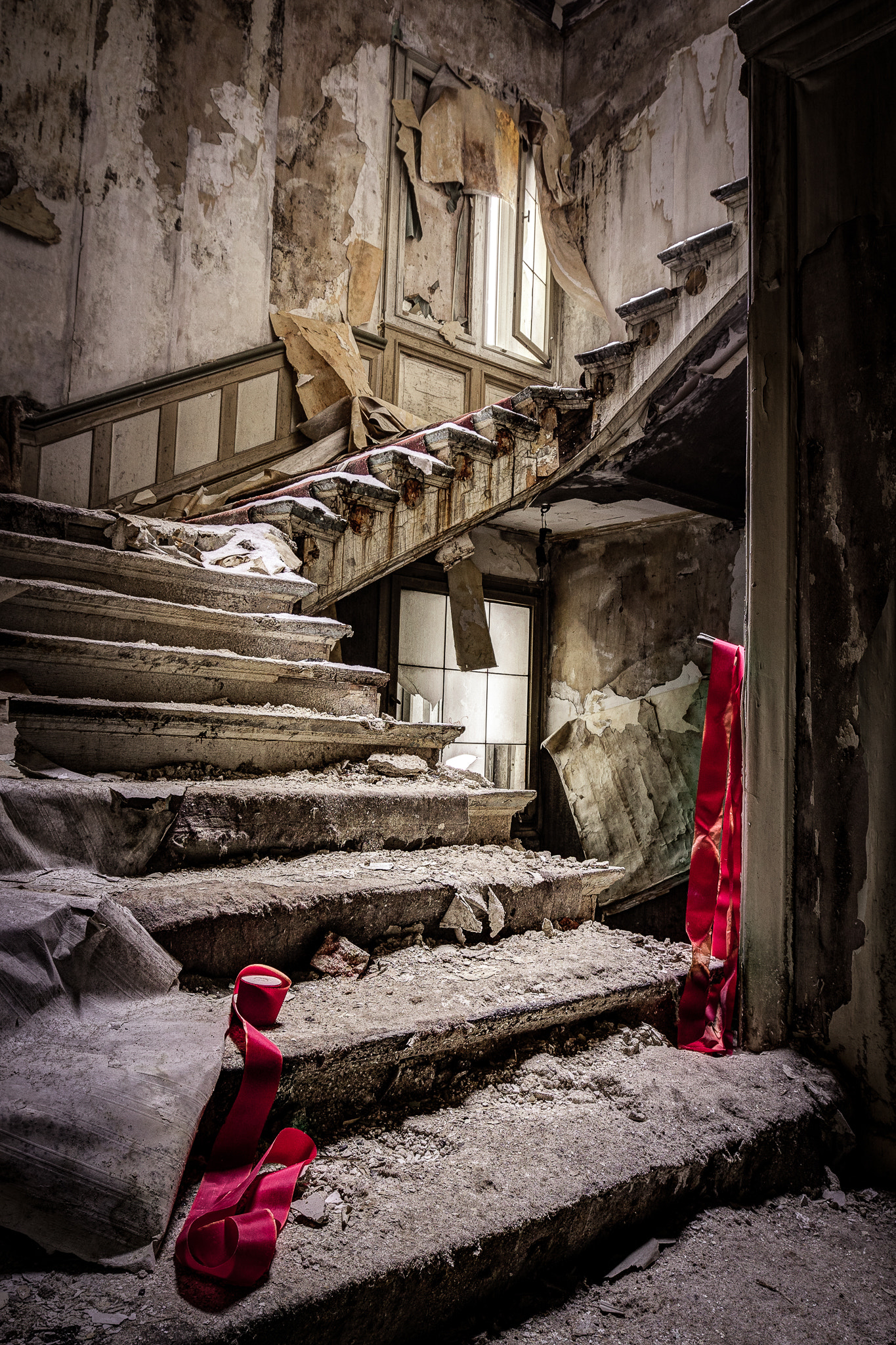 Sony a7 II + Canon EF 16-35mm F4L IS USM sample photo. Red... photography