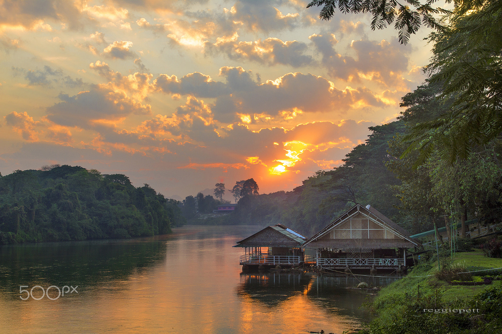 Canon EOS 550D (EOS Rebel T2i / EOS Kiss X4) sample photo. River kwai photography