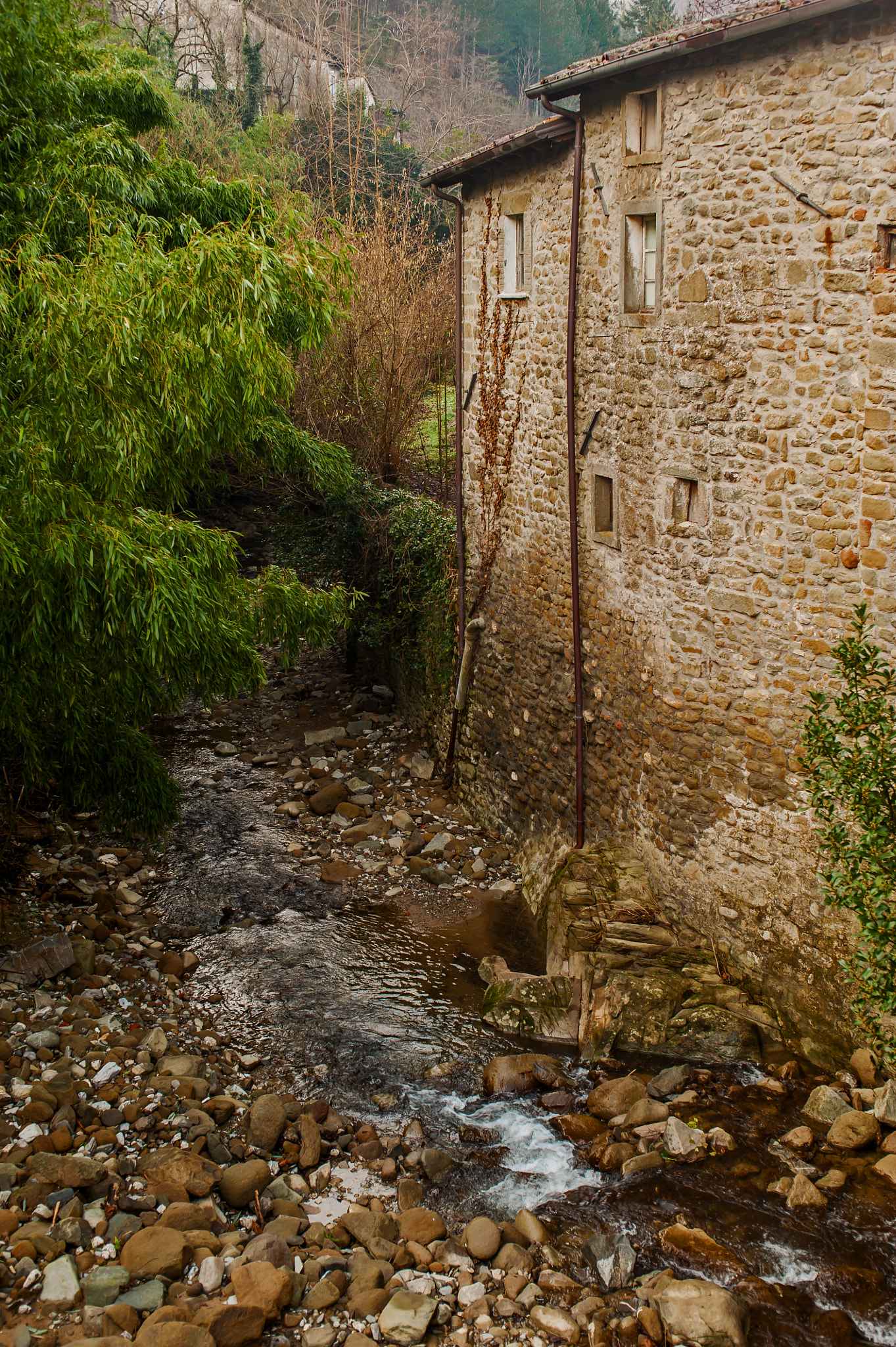 AF Zoom-Nikkor 28-85mm f/3.5-4.5 sample photo. Lunigiana- verrucola castle photography