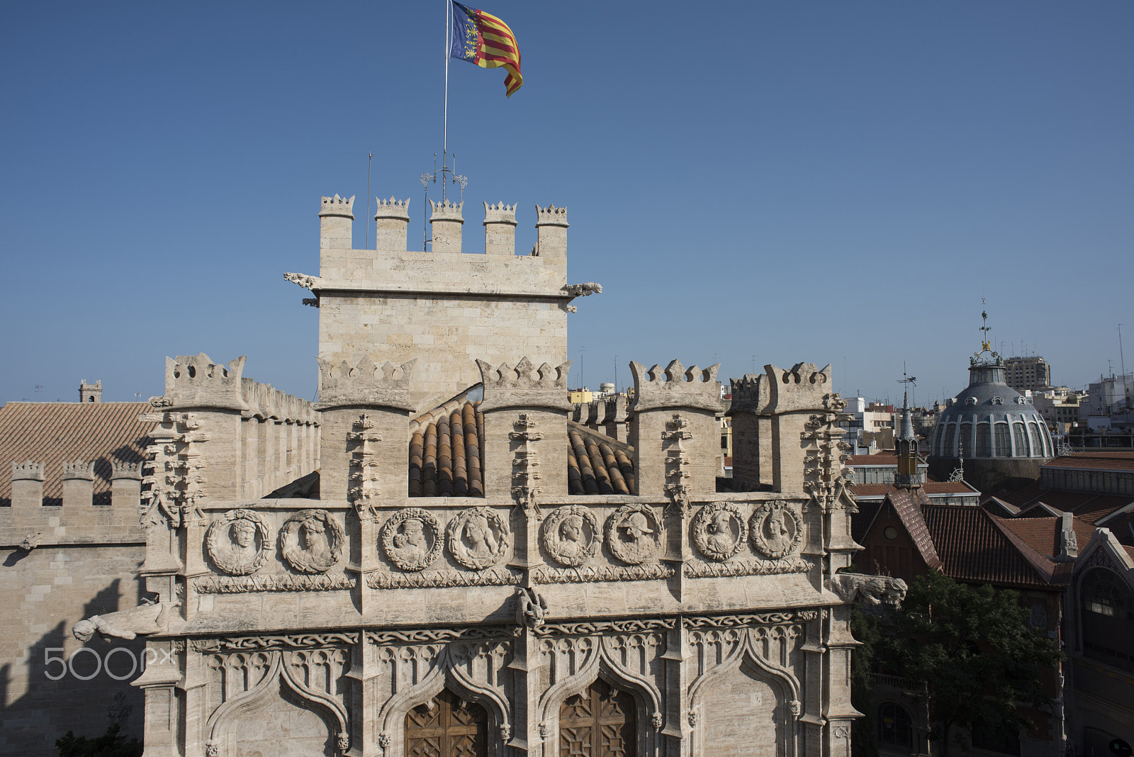 Nikon D810 + Nikon AF Nikkor 24mm F2.8D sample photo. Le lonja, valencia, spain. photography