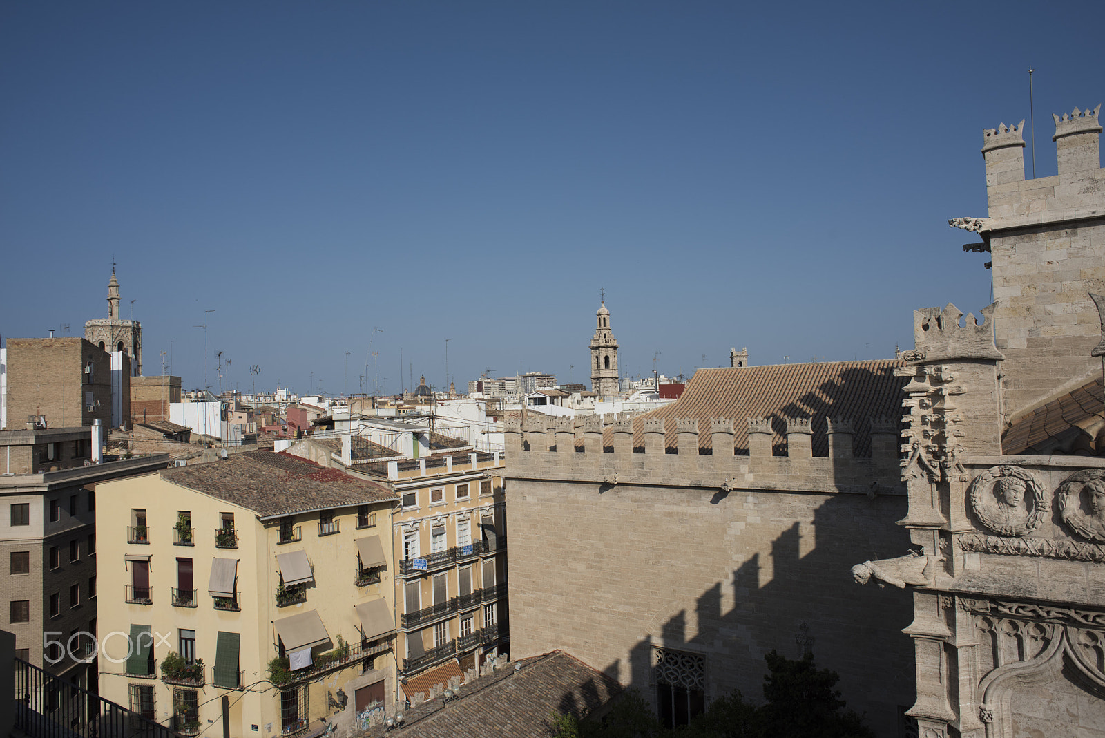 Nikon D810 + Nikon AF Nikkor 24mm F2.8D sample photo. Le lonja, valencia, spain. photography