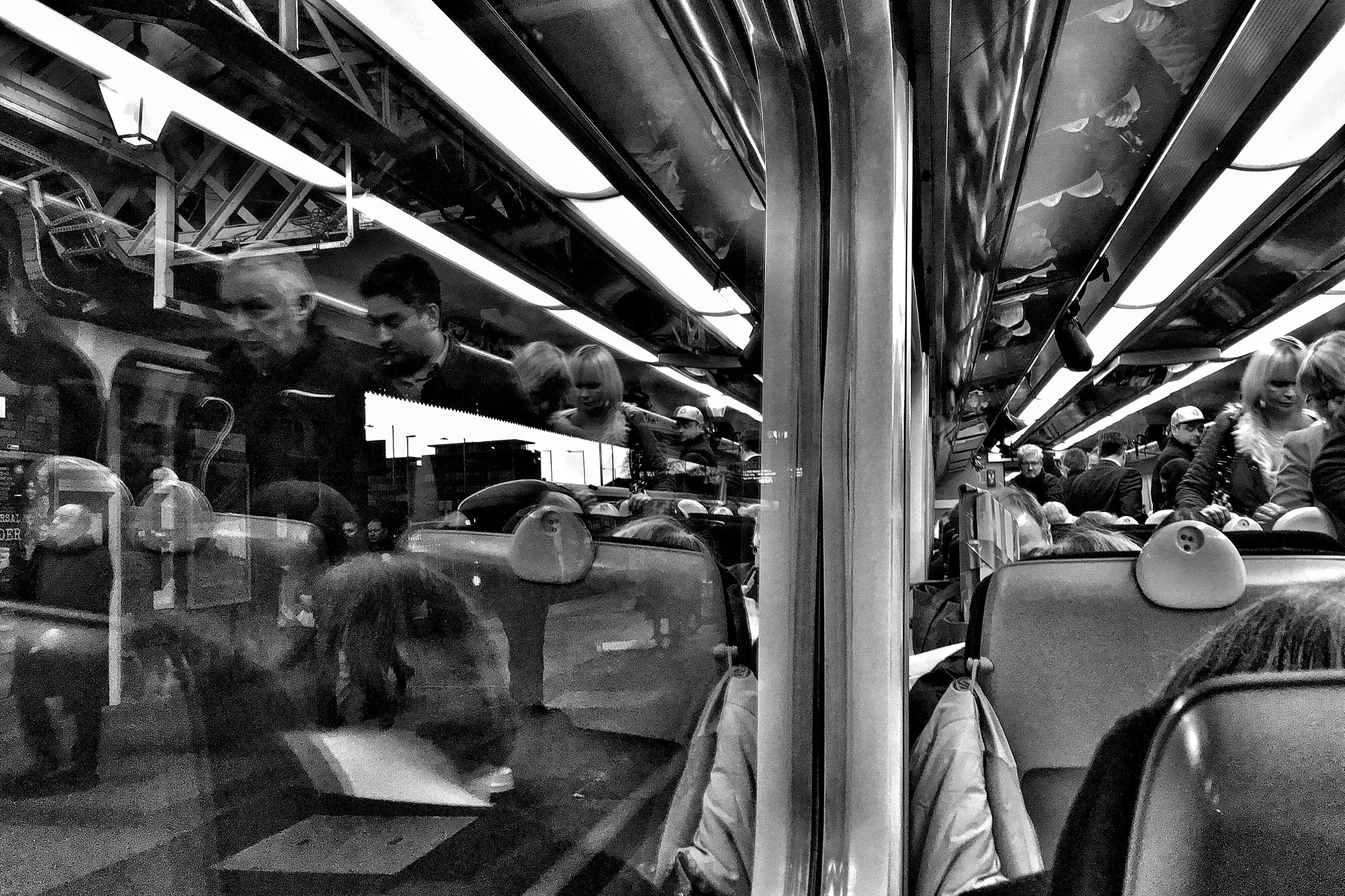 Jag.gr 645 PRO Mk III for iOS sample photo. The happy commuters photography