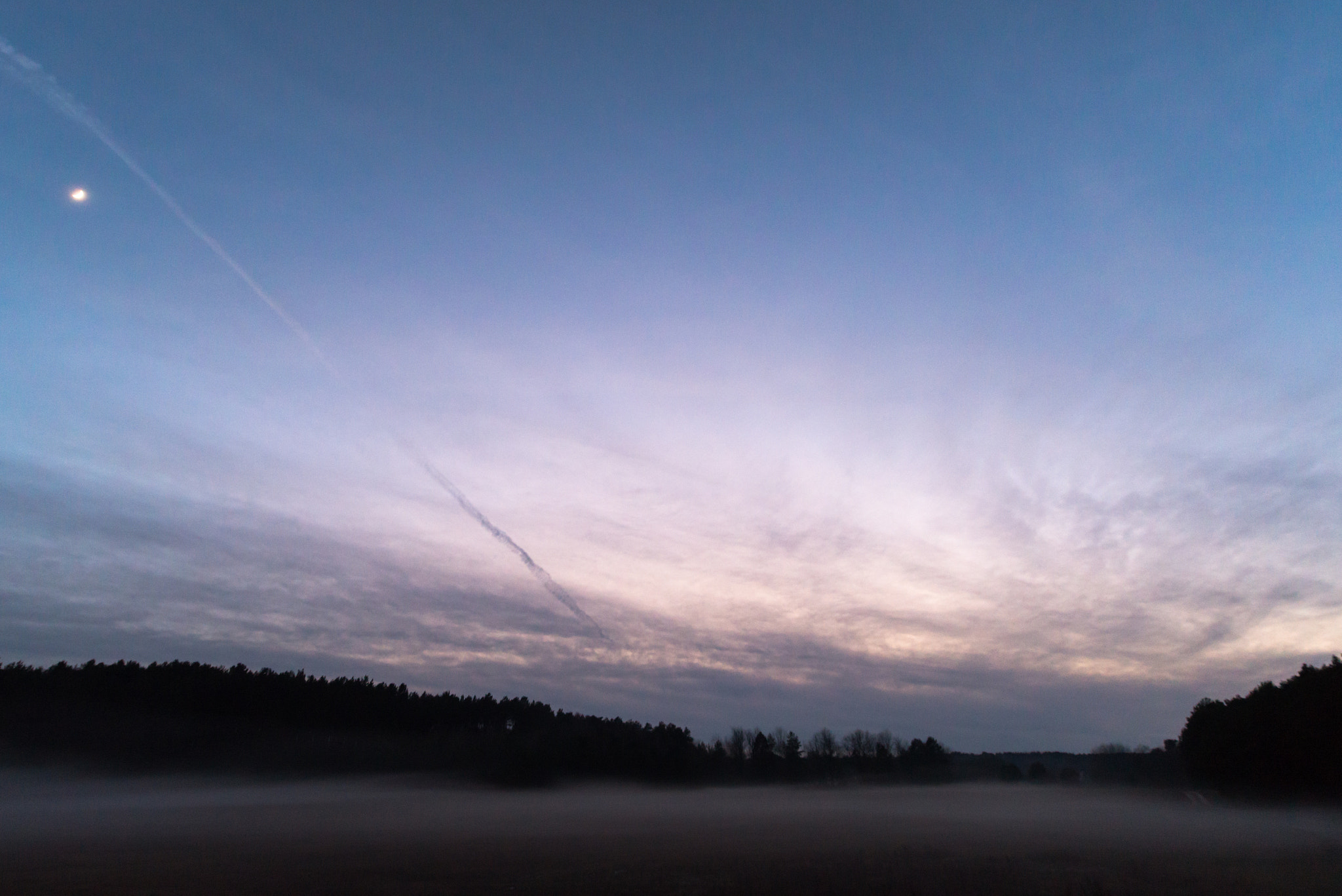 Nikon D610 + Sigma 17-35mm F2.8-4 EX Aspherical sample photo. Moon and fog photography